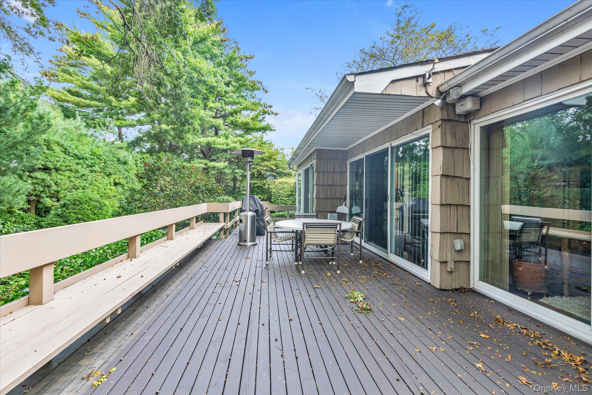 19 Flamingo Road, East Hills, NY 11576