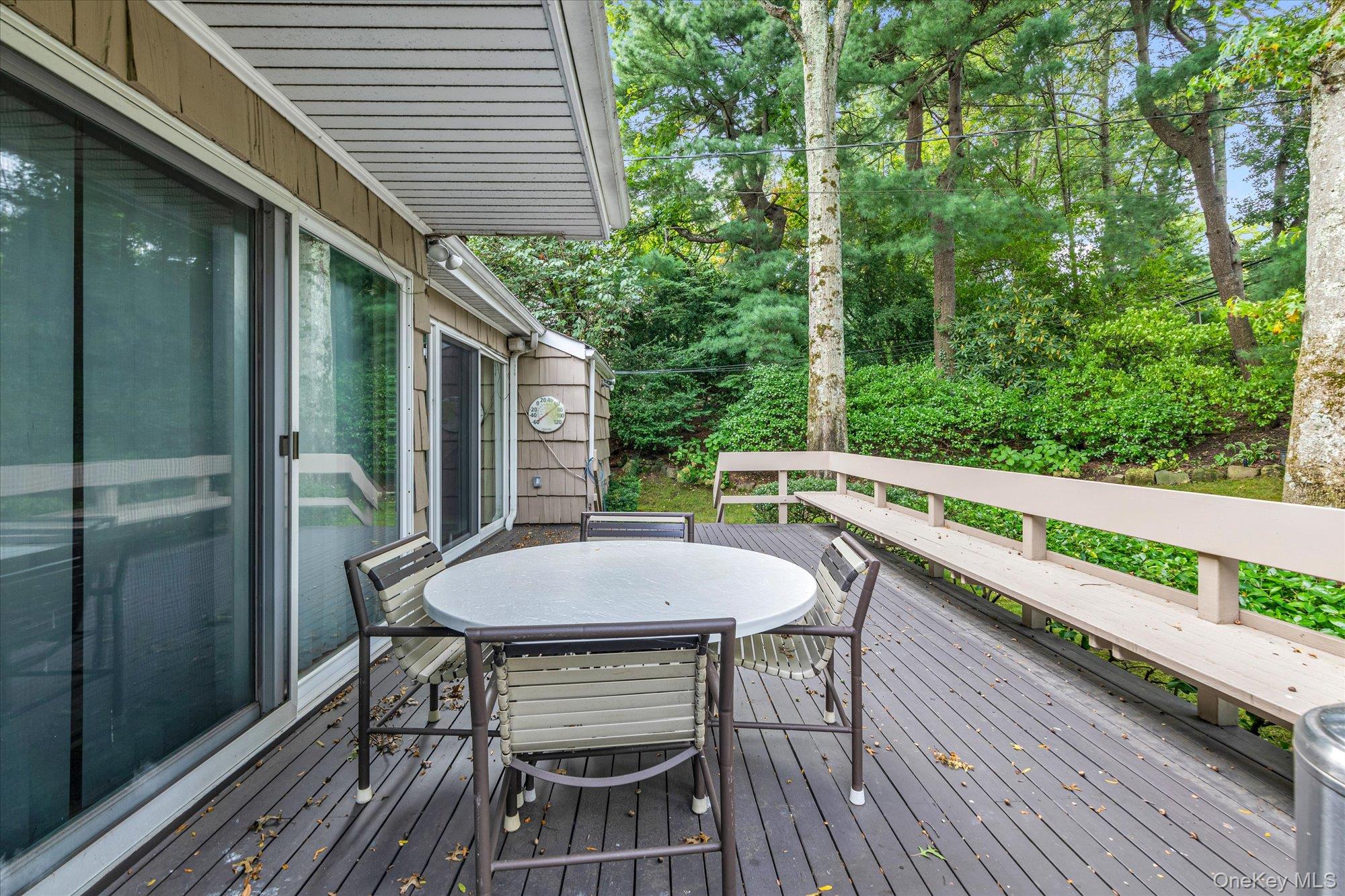 19 Flamingo Road, East Hills, NY 11576