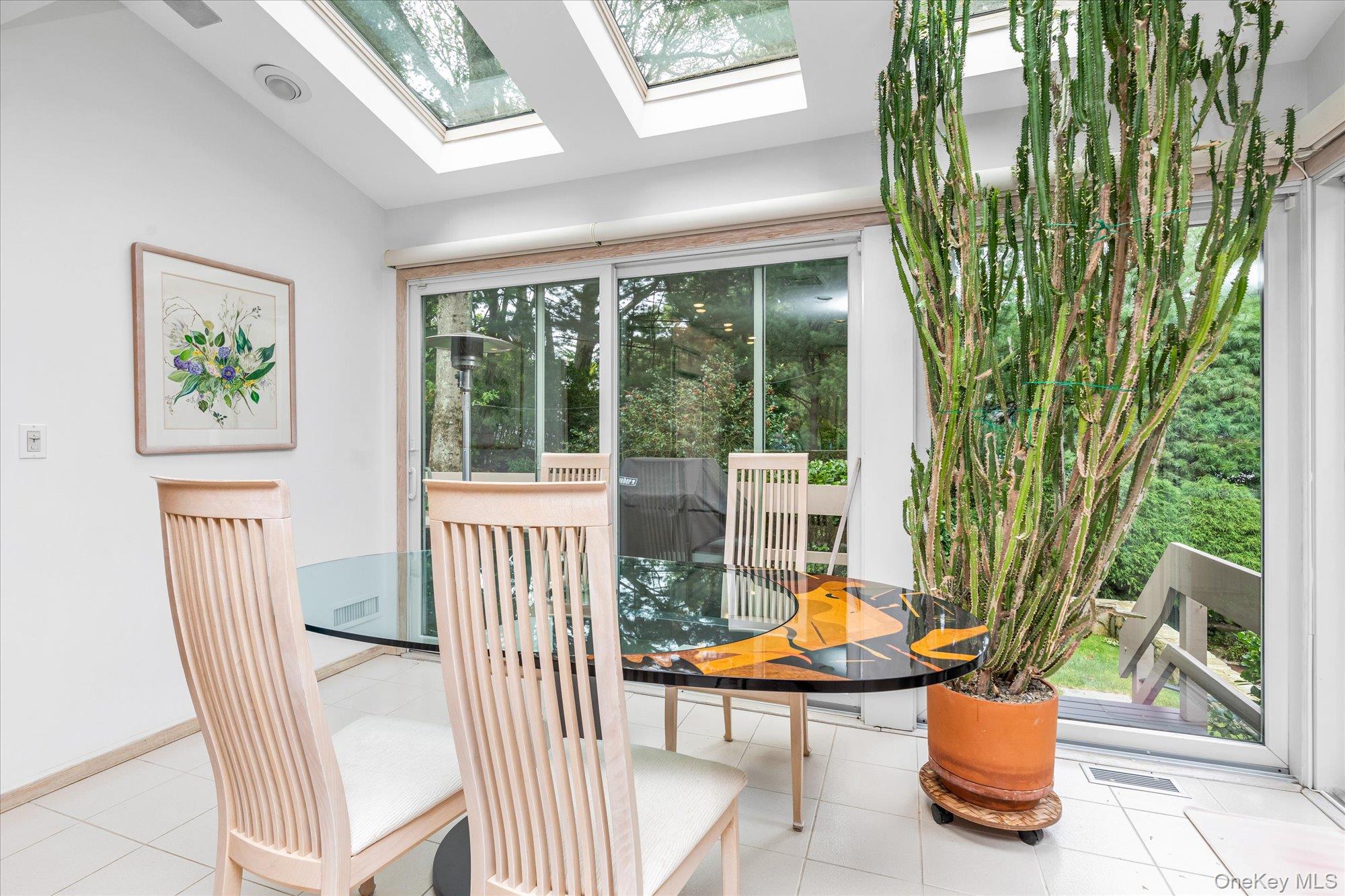 19 Flamingo Road, East Hills, NY 11576