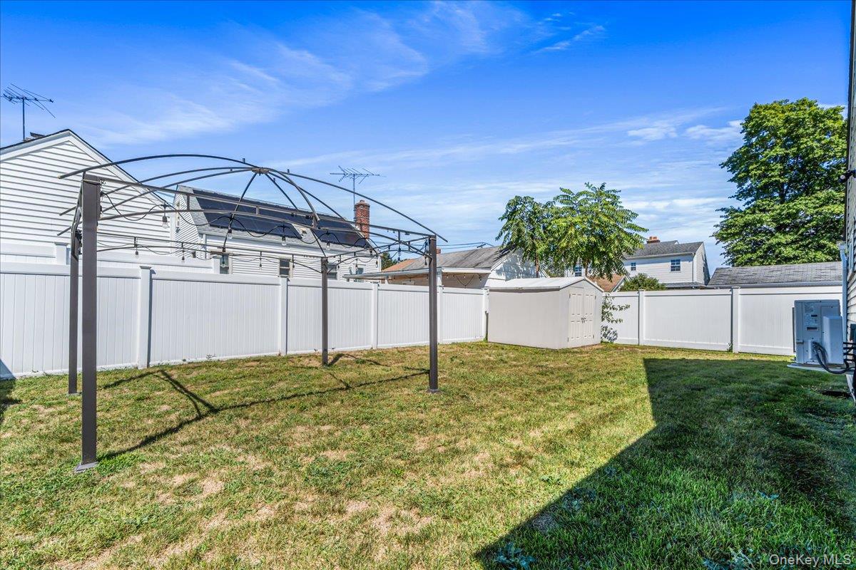 1069 Hastings Street, Baldwin Harbor, NY 11510