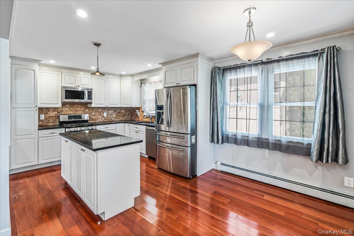 1069 Hastings Street, Baldwin Harbor, NY 11510