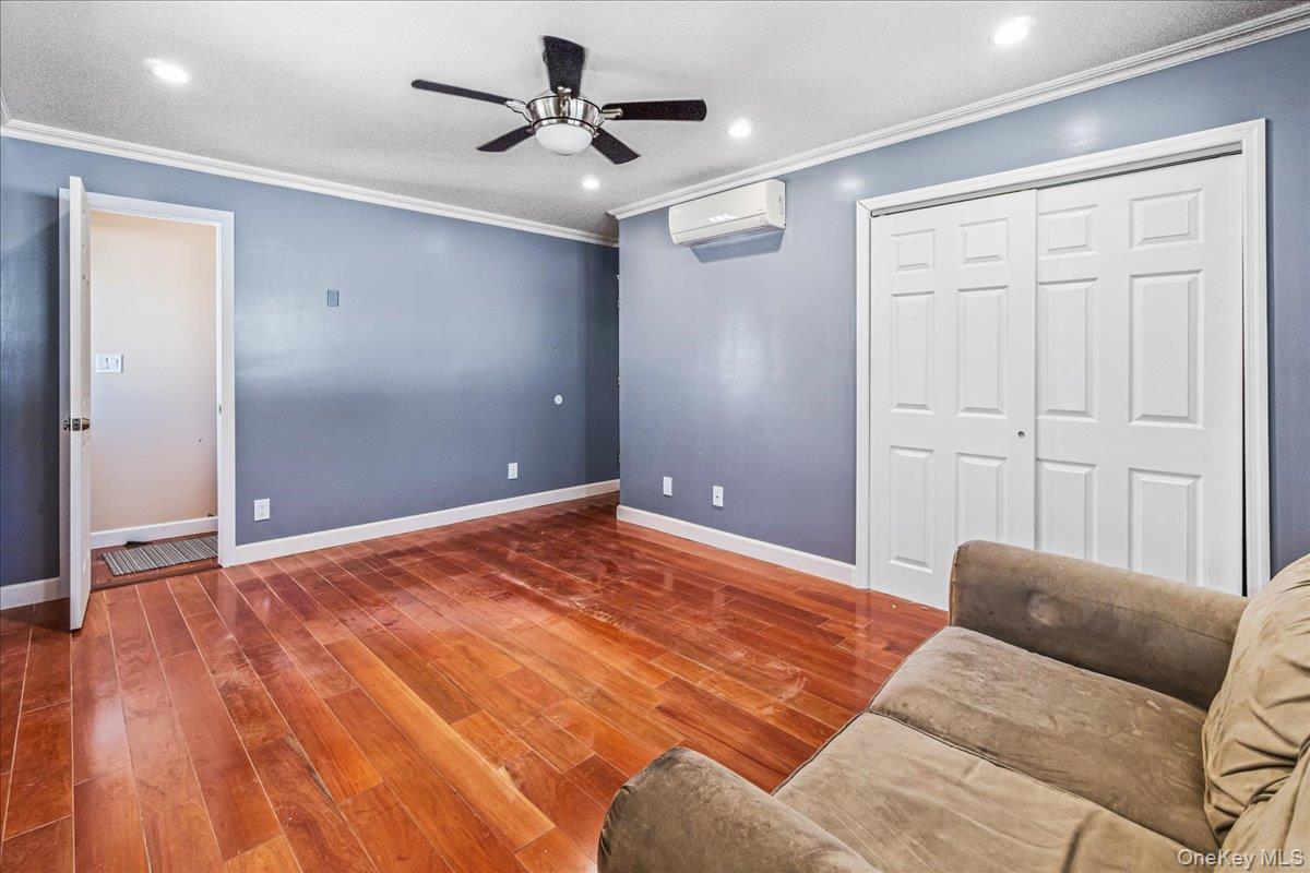 1069 Hastings Street, Baldwin Harbor, NY 11510