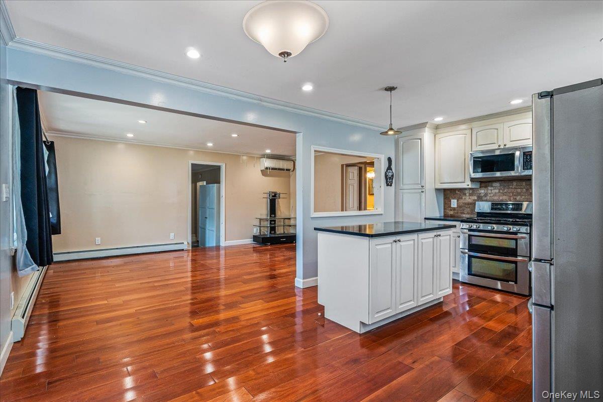 1069 Hastings Street, Baldwin Harbor, NY 11510