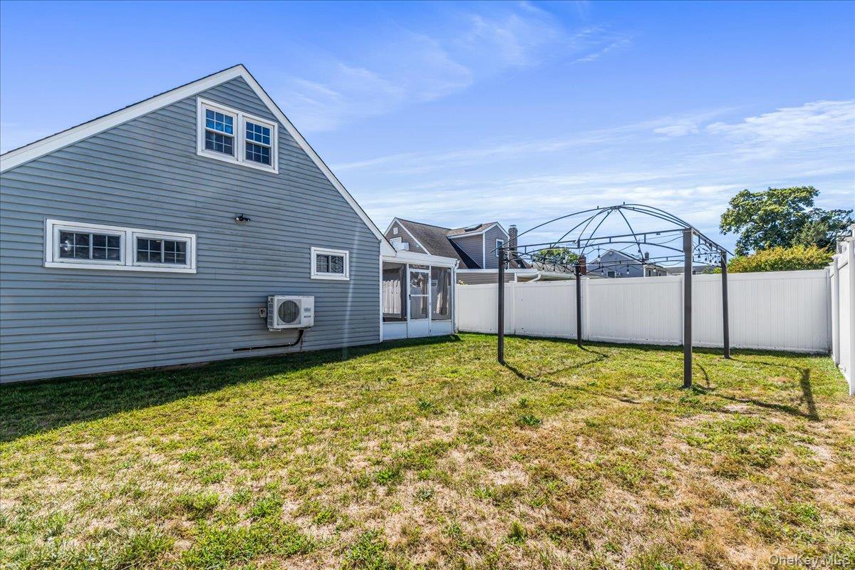 1069 Hastings Street, Baldwin Harbor, NY 11510