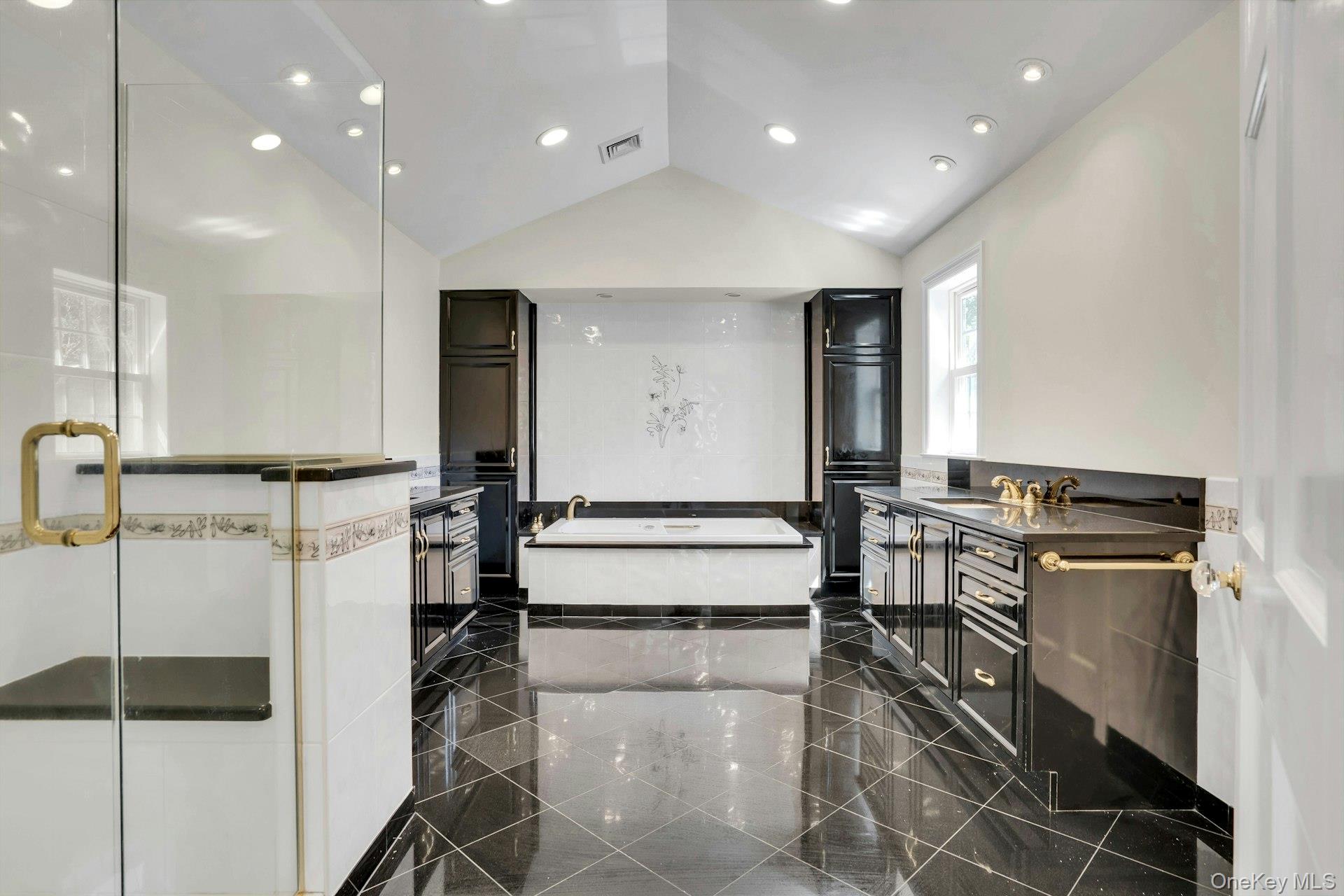 20 Rolling Drive, Glen Head, NY 11545