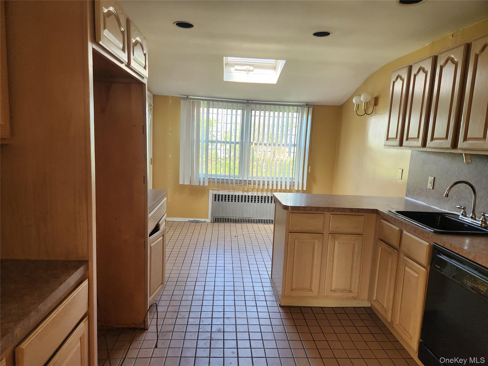 20 Marilyn Lane, Westbury, NY 11590