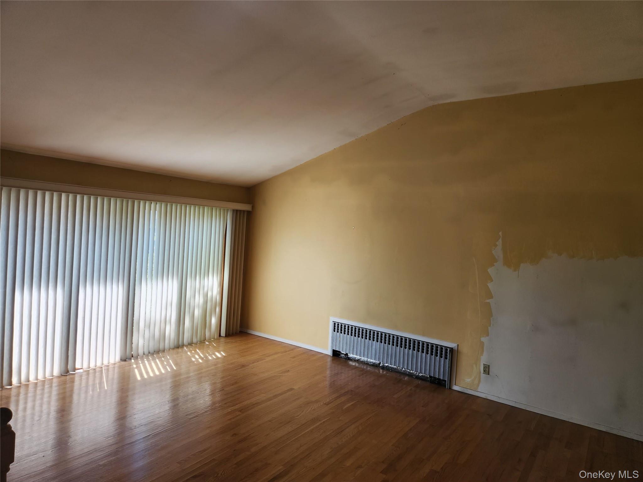 20 Marilyn Lane, Westbury, NY 11590