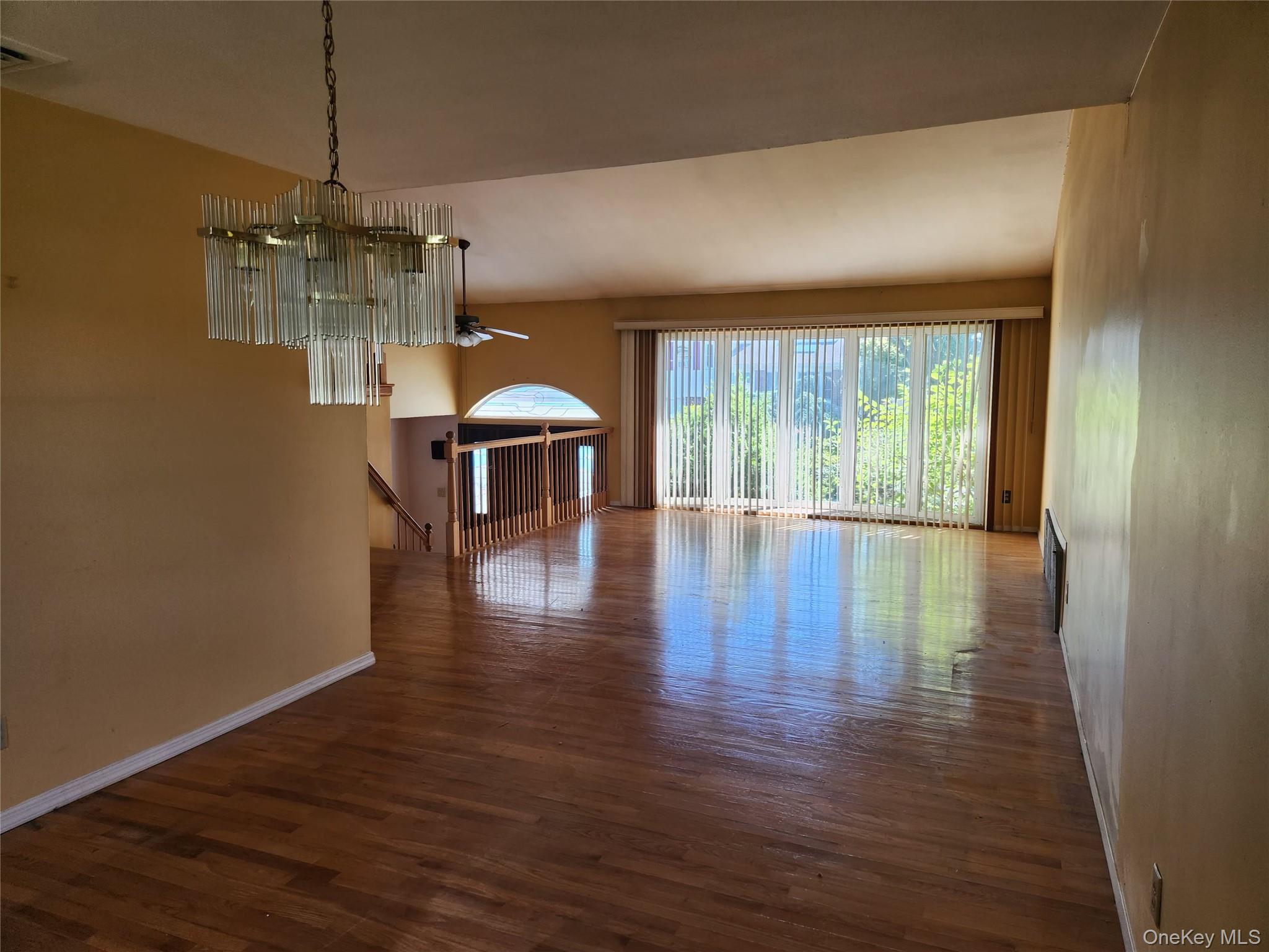 20 Marilyn Lane, Westbury, NY 11590