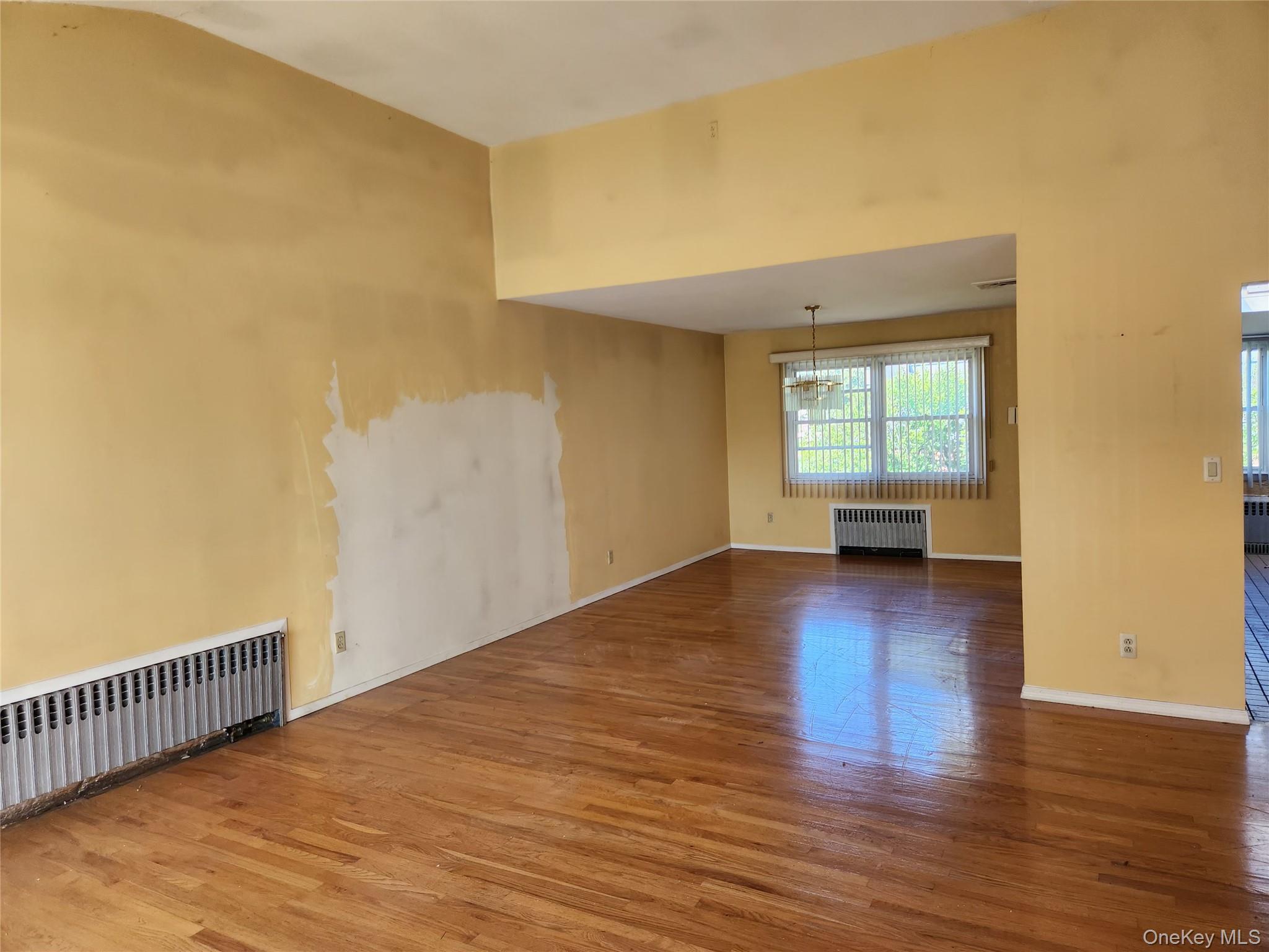 20 Marilyn Lane, Westbury, NY 11590