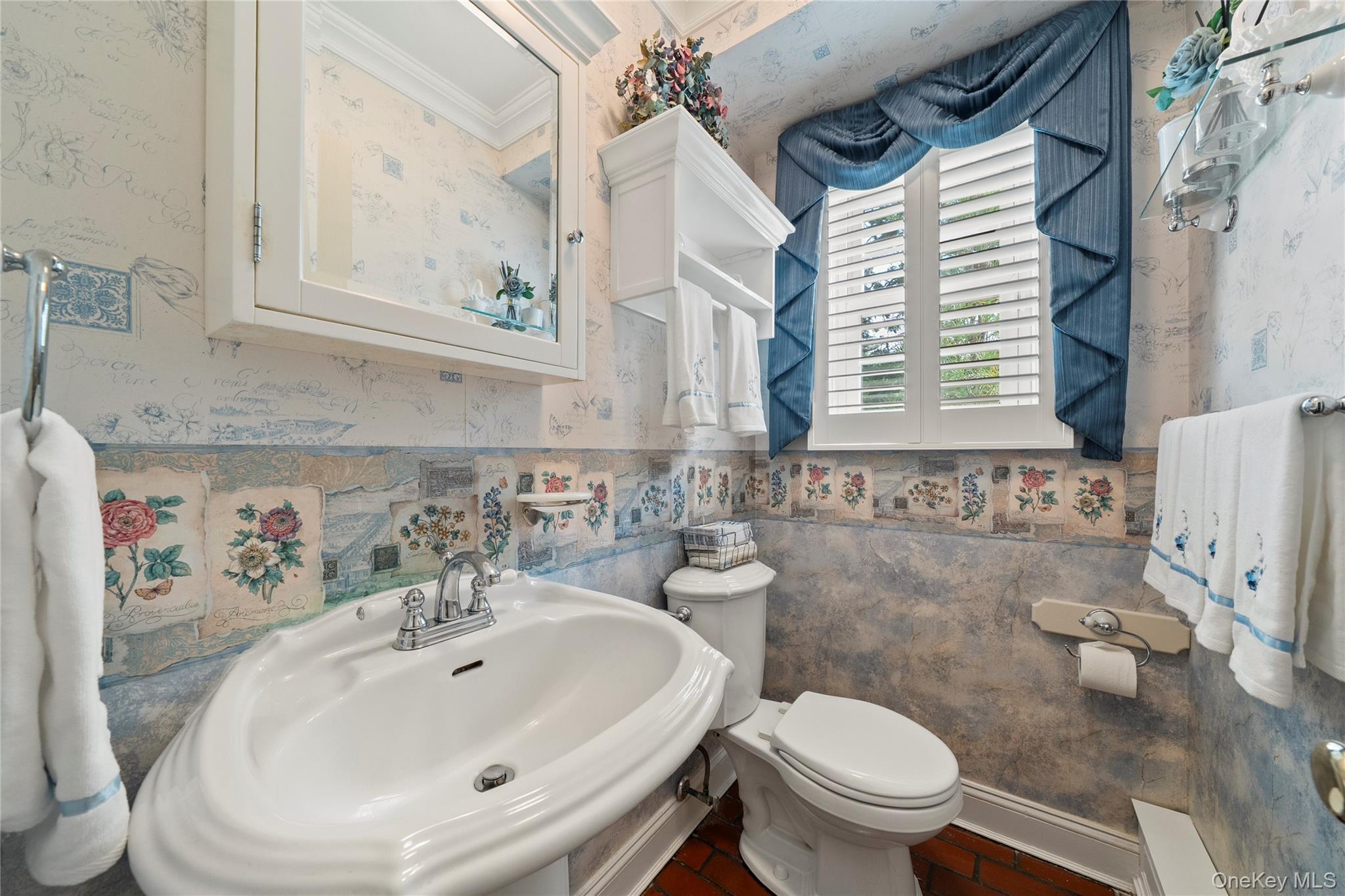 14 Gerek Avenue, West Islip, NY 11795