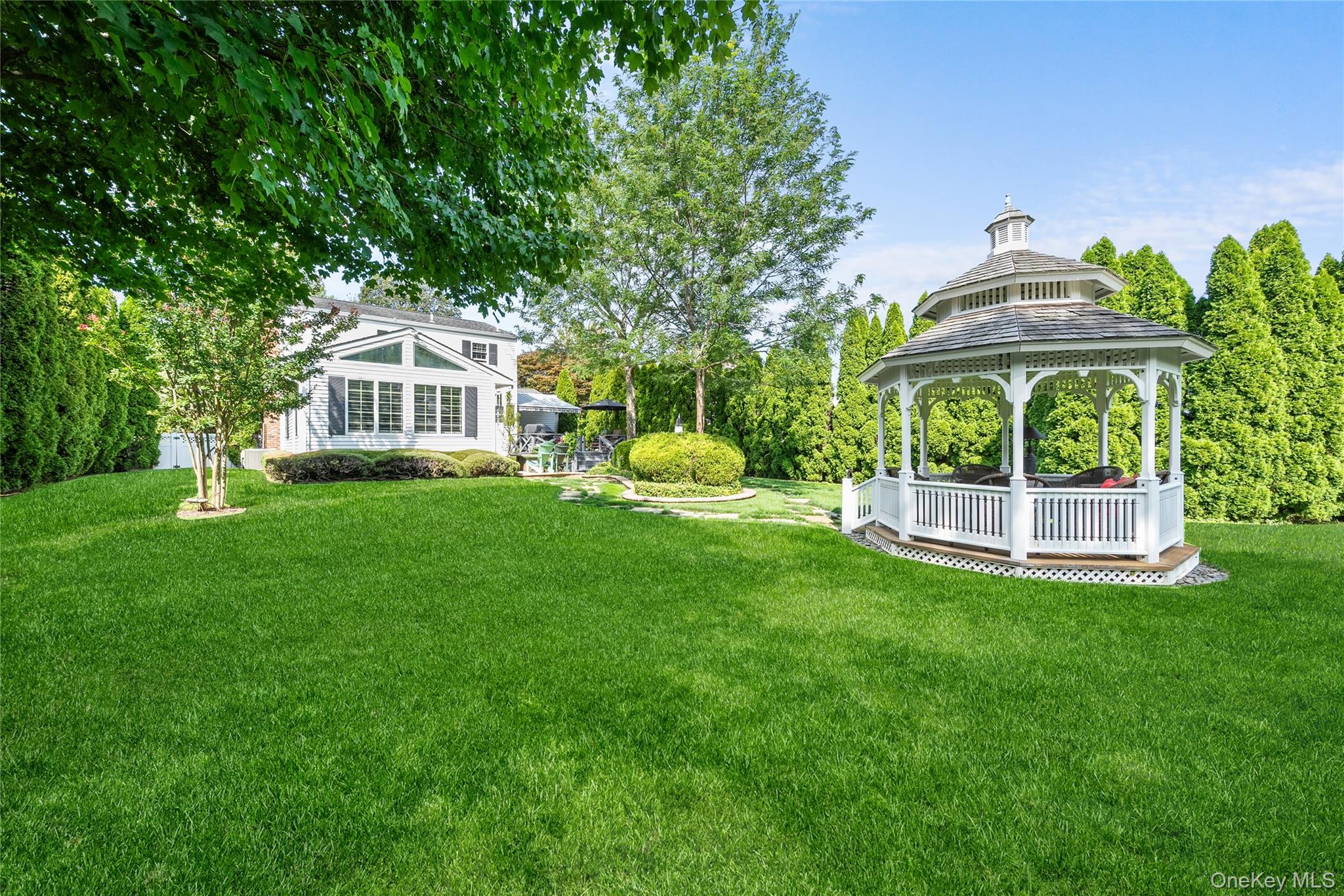 14 Gerek Avenue, West Islip, NY 11795