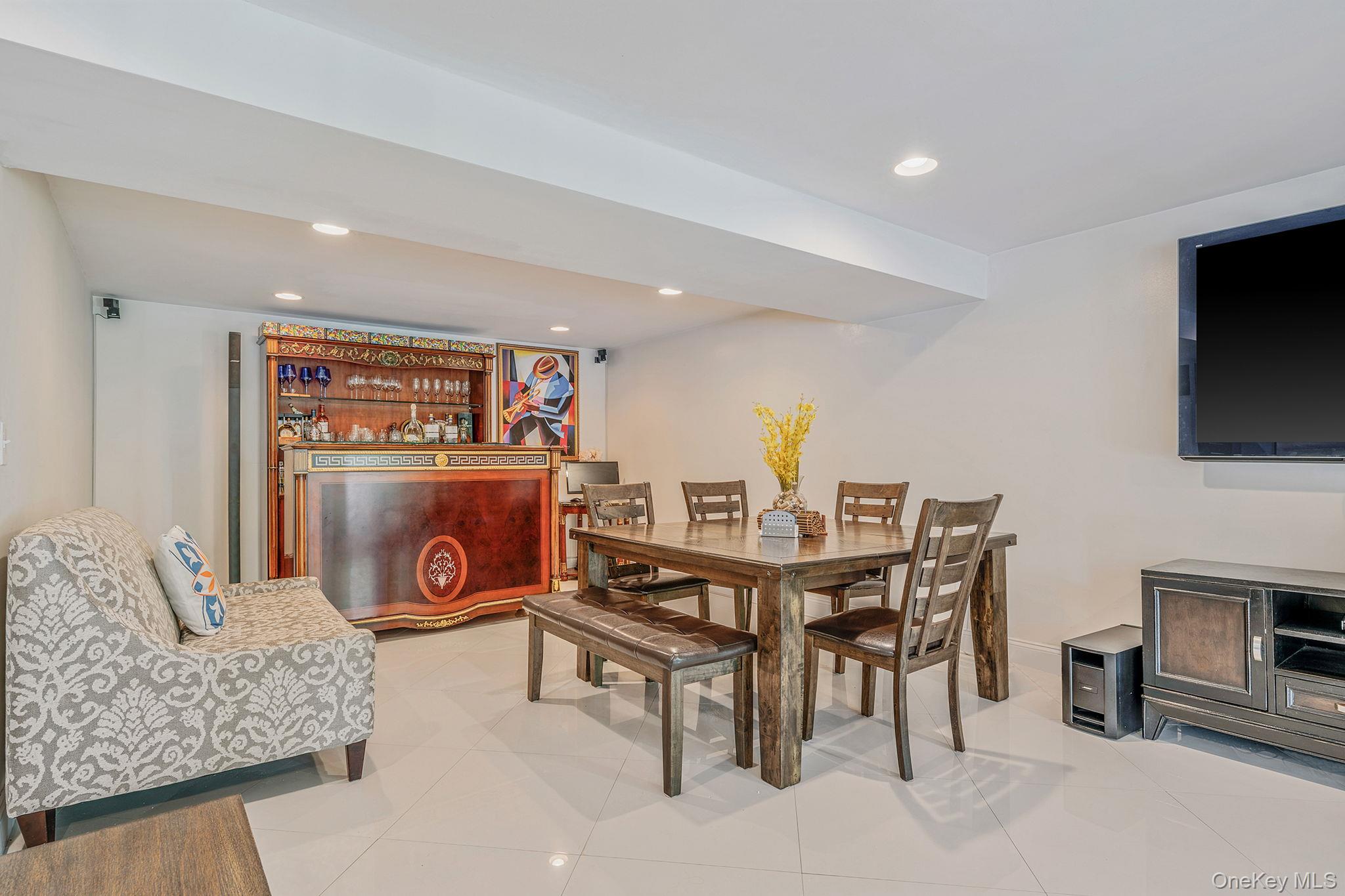 540 Scudder Avenue, Copiague, NY 11726