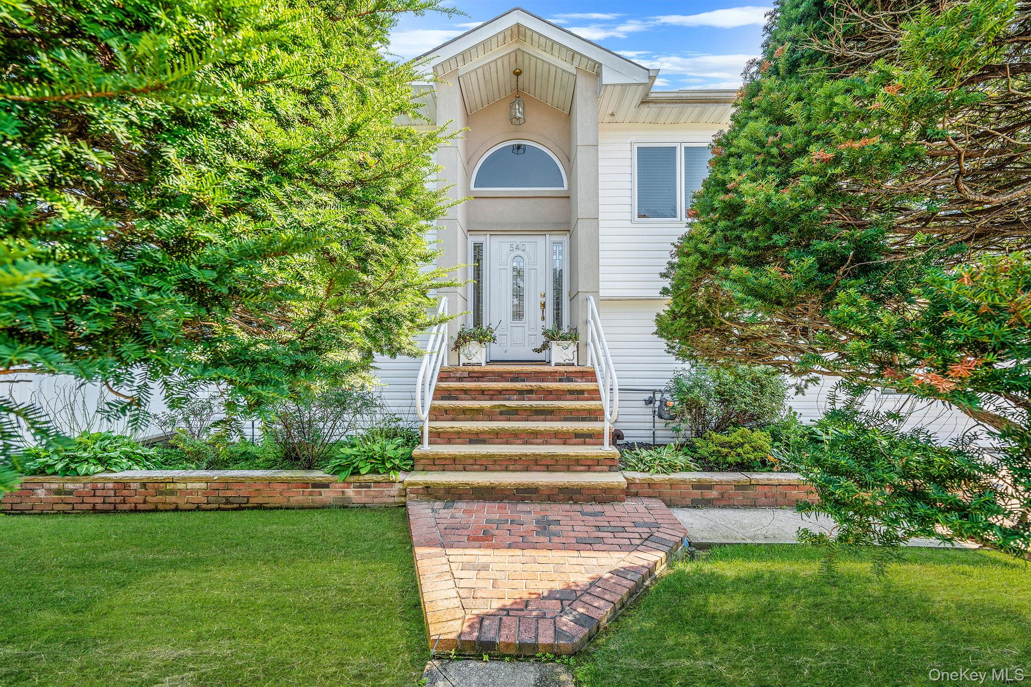 540 Scudder Avenue, Copiague, NY 11726