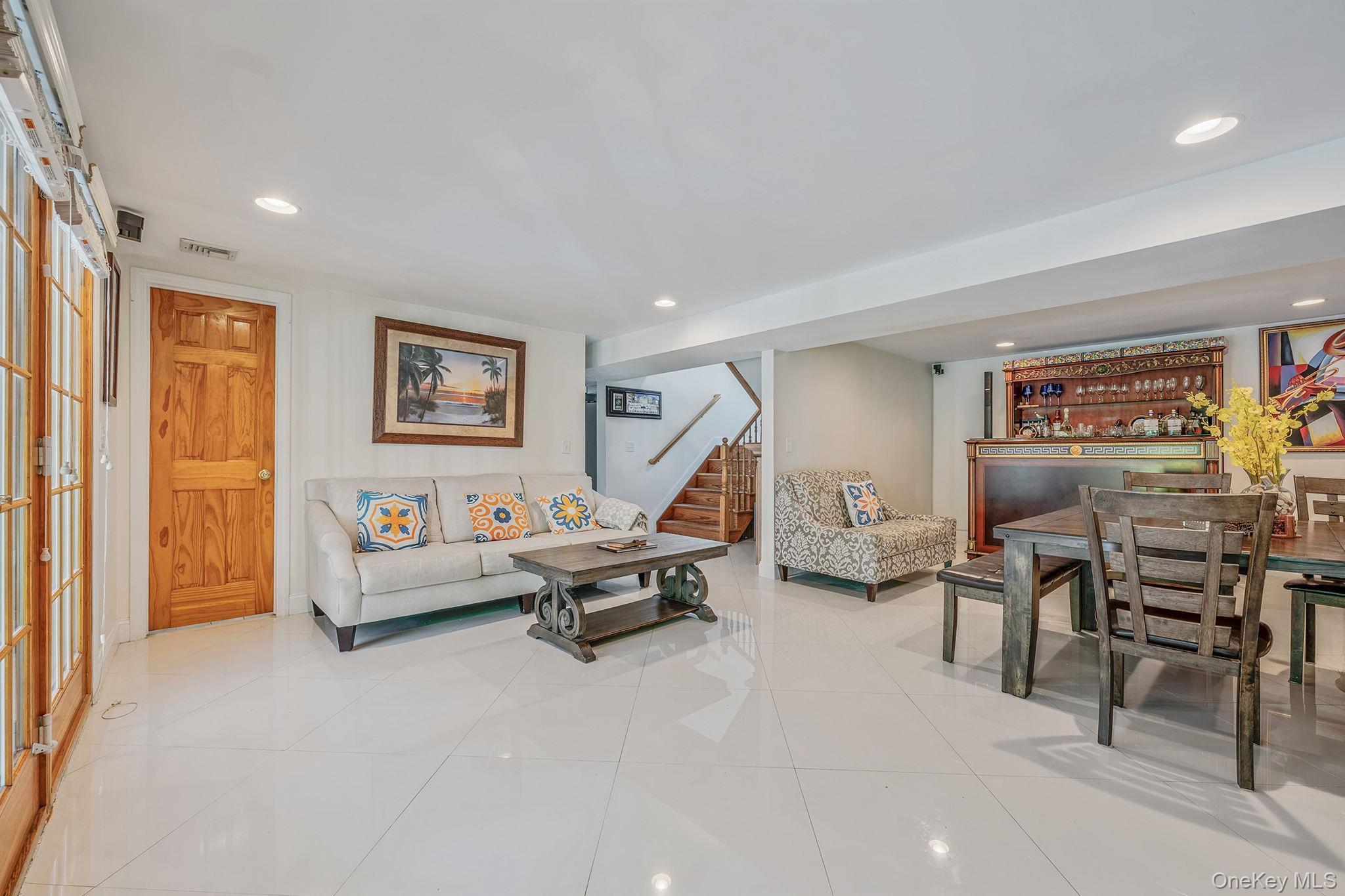 540 Scudder Avenue, Copiague, NY 11726