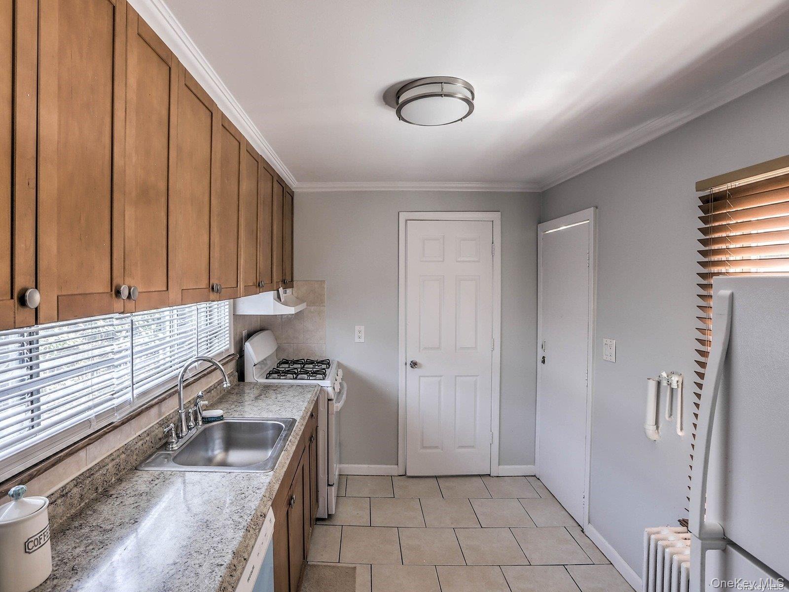 39 Bay Avenue, Hicksville, NY 11801