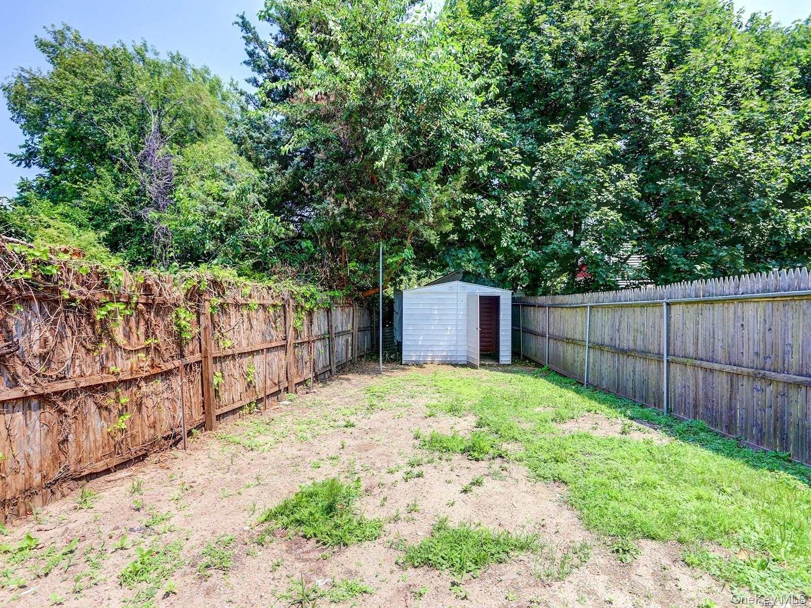 39 Bay Avenue, Hicksville, NY 11801