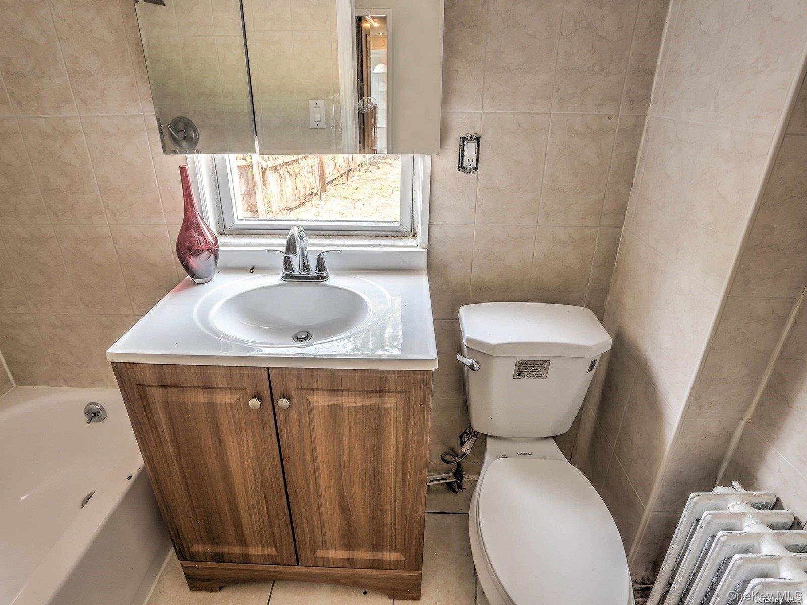 39 Bay Avenue, Hicksville, NY 11801