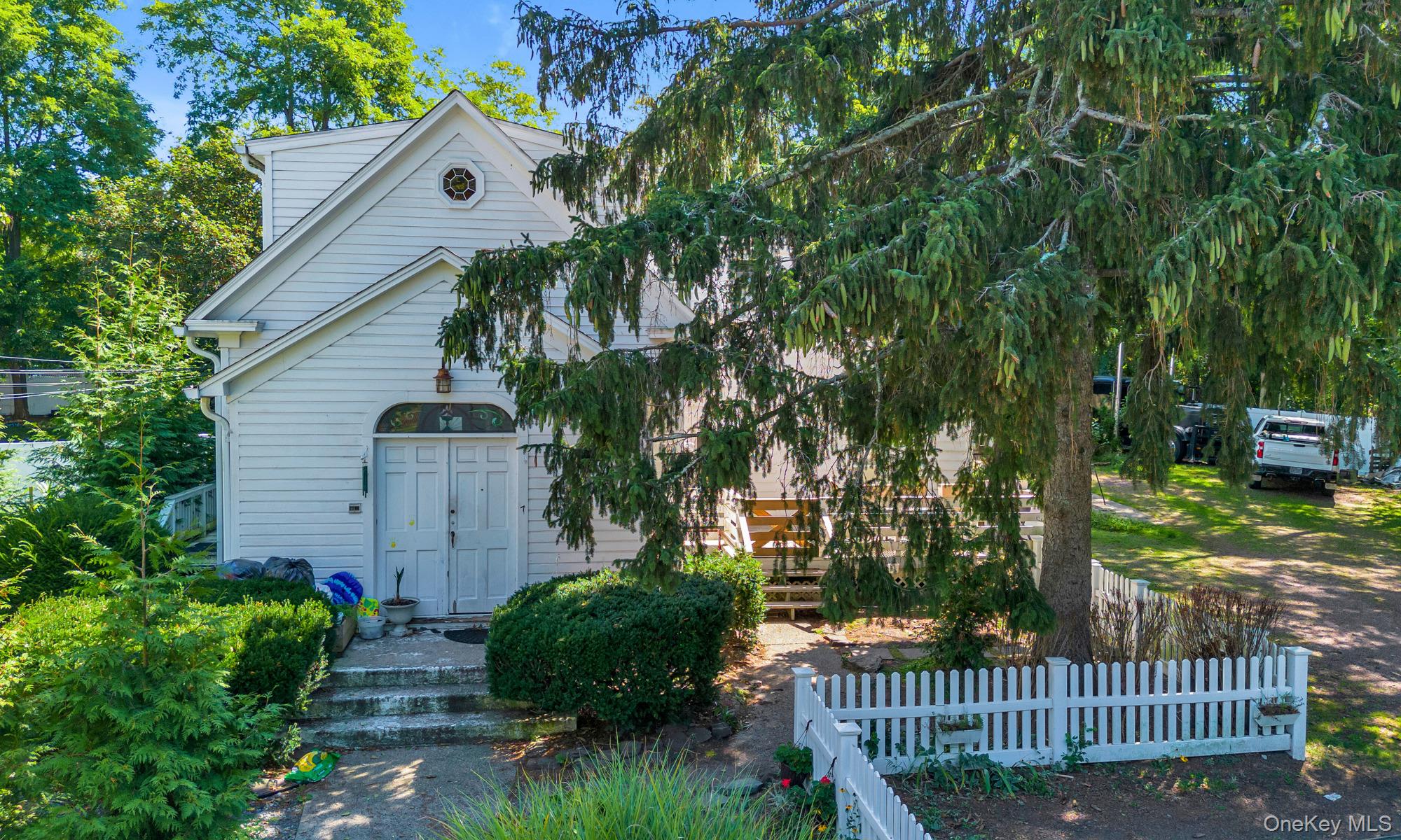 7 Canal Street, Center Moriches, NY 11934