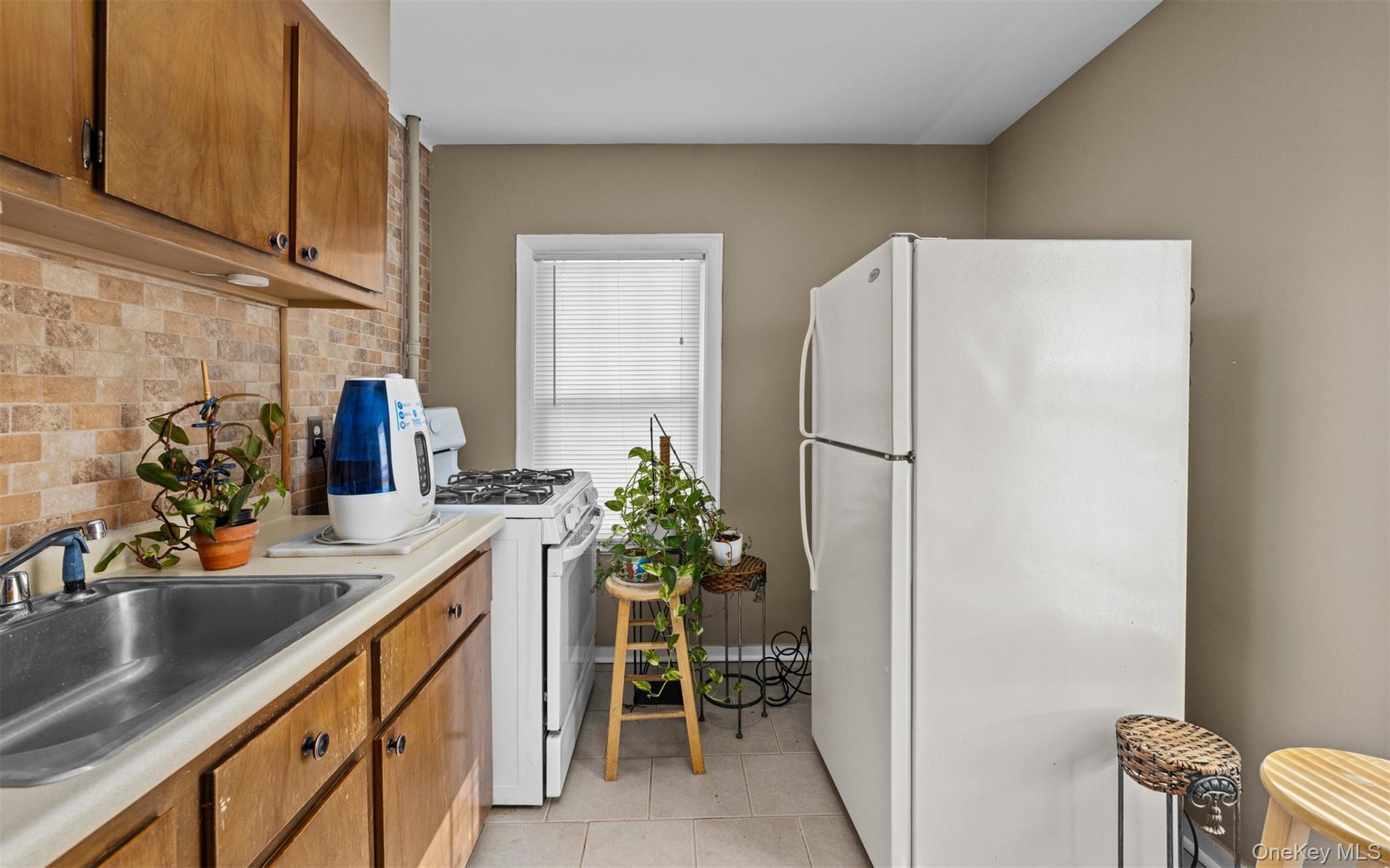 4 Malverne Avenue, Malverne, NY 11565