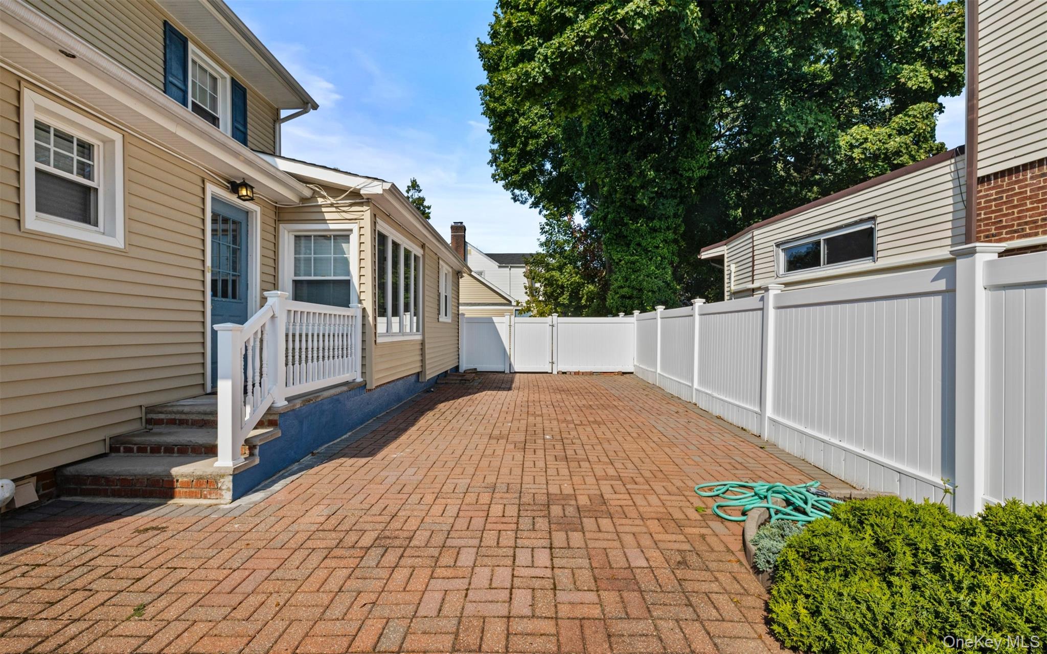 4 Malverne Avenue, Malverne, NY 11565