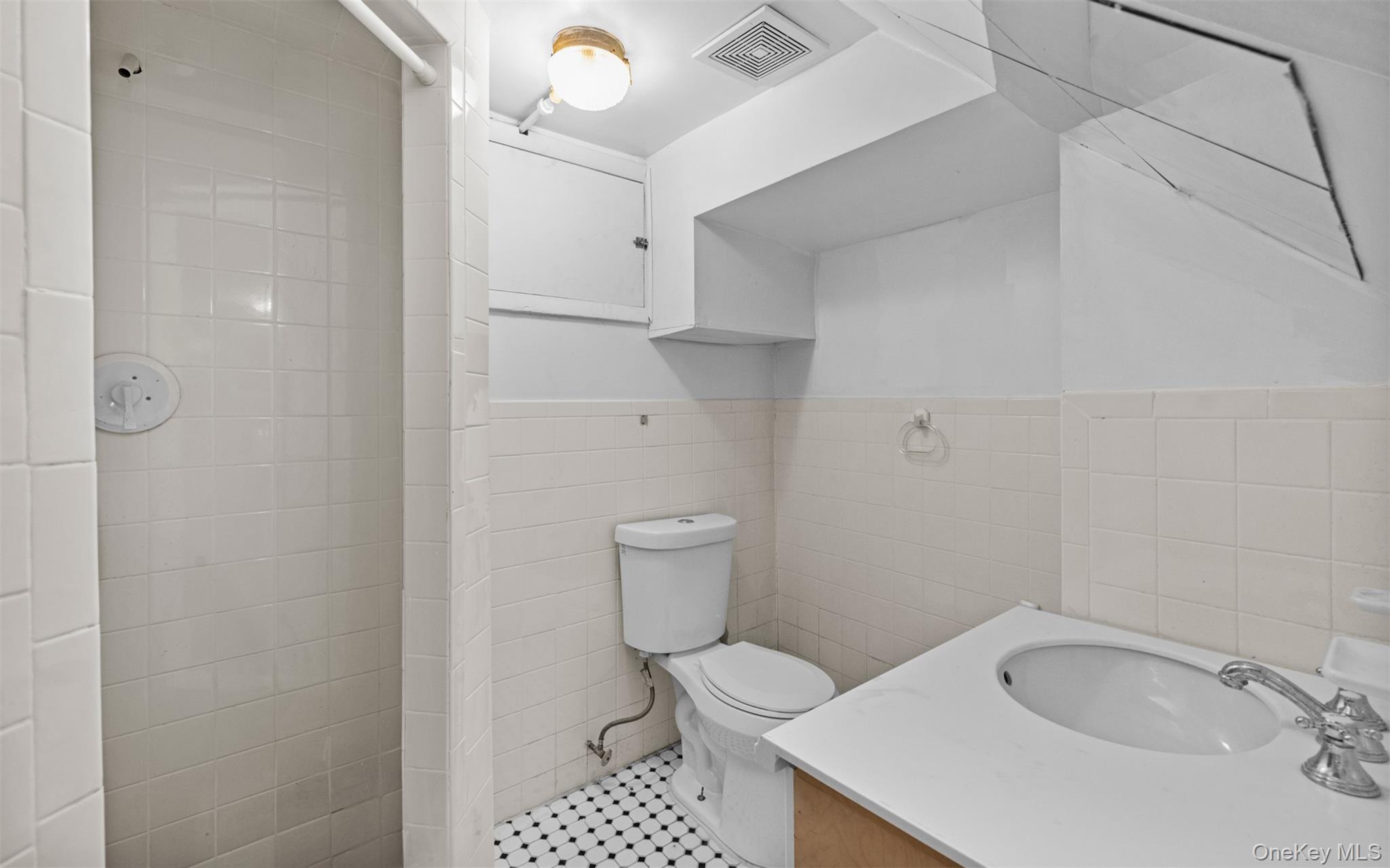 4 Malverne Avenue, Malverne, NY 11565