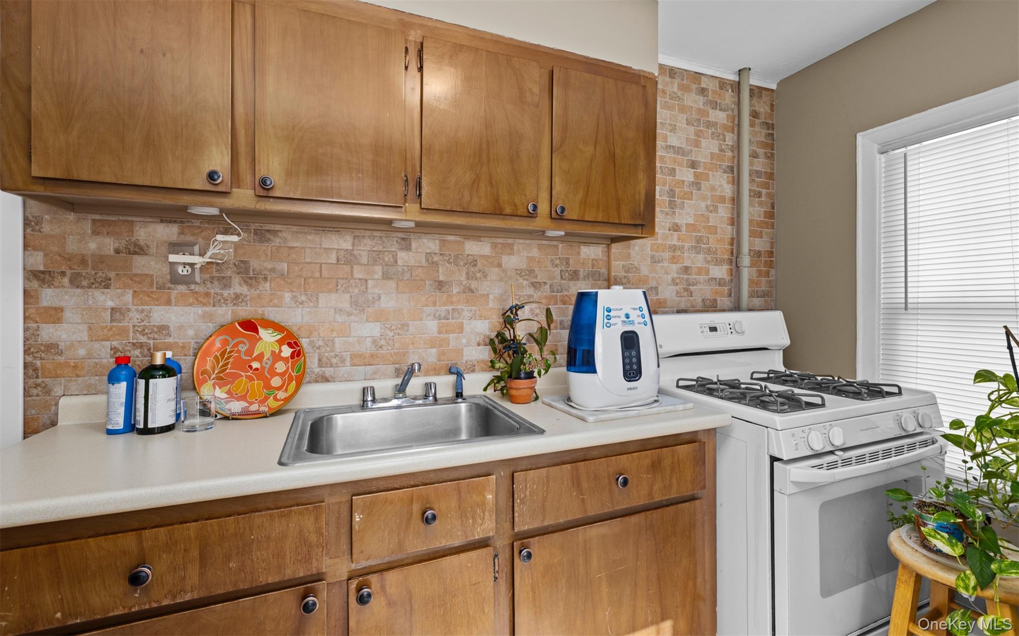 4 Malverne Avenue, Malverne, NY 11565