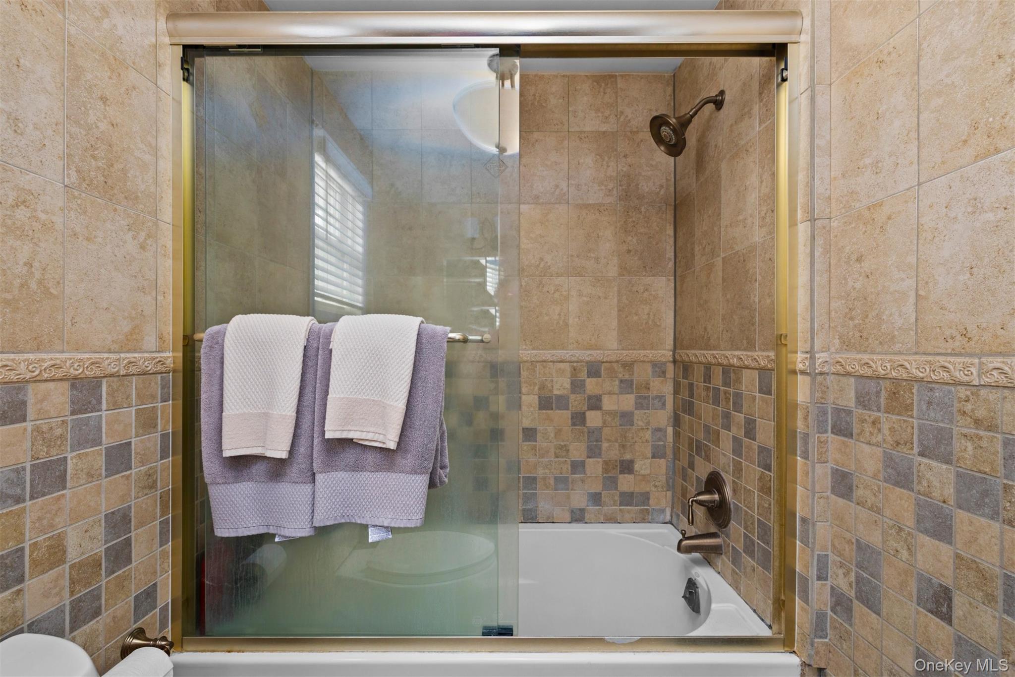 4 Malverne Avenue, Malverne, NY 11565