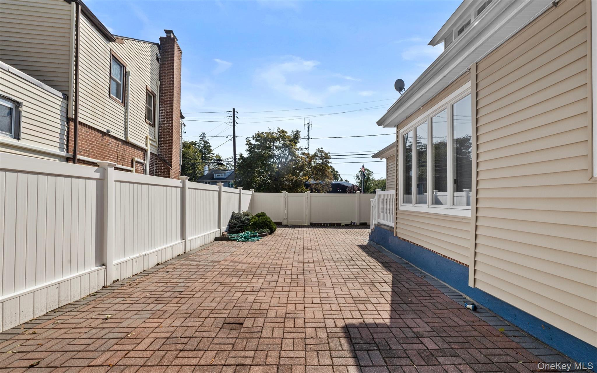 4 Malverne Avenue, Malverne, NY 11565