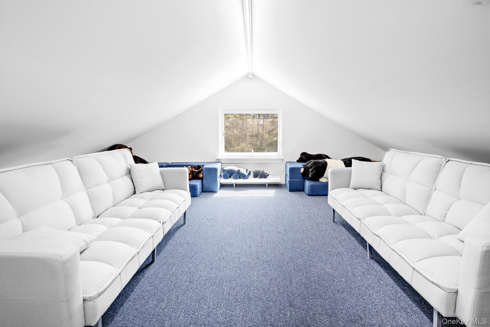 4 Evelyn Court, Westhampton, NY 11978