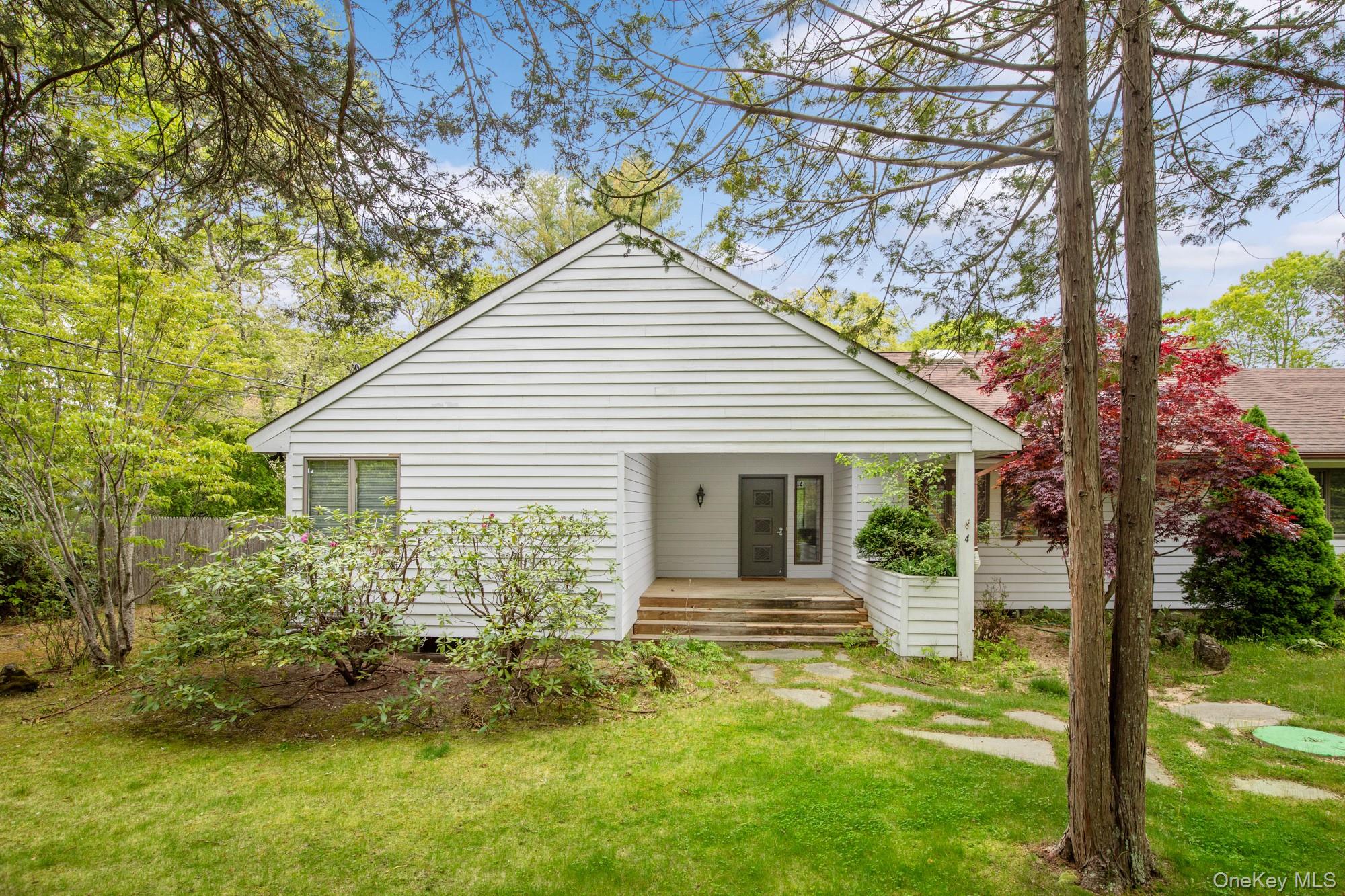 4 Evelyn Court, Westhampton, NY 11978