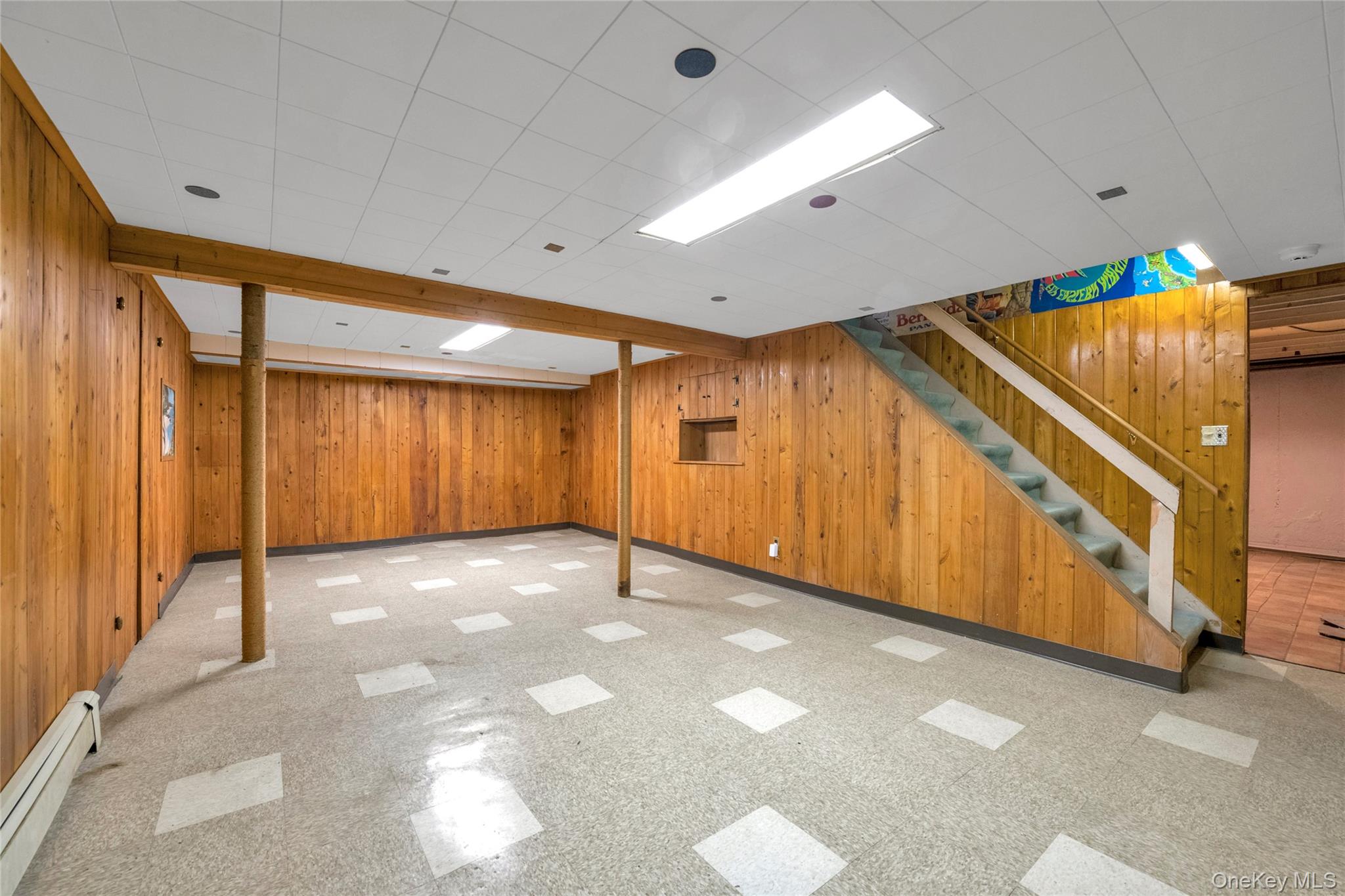 21 Farragut Road, Old Bethpage, NY 11804