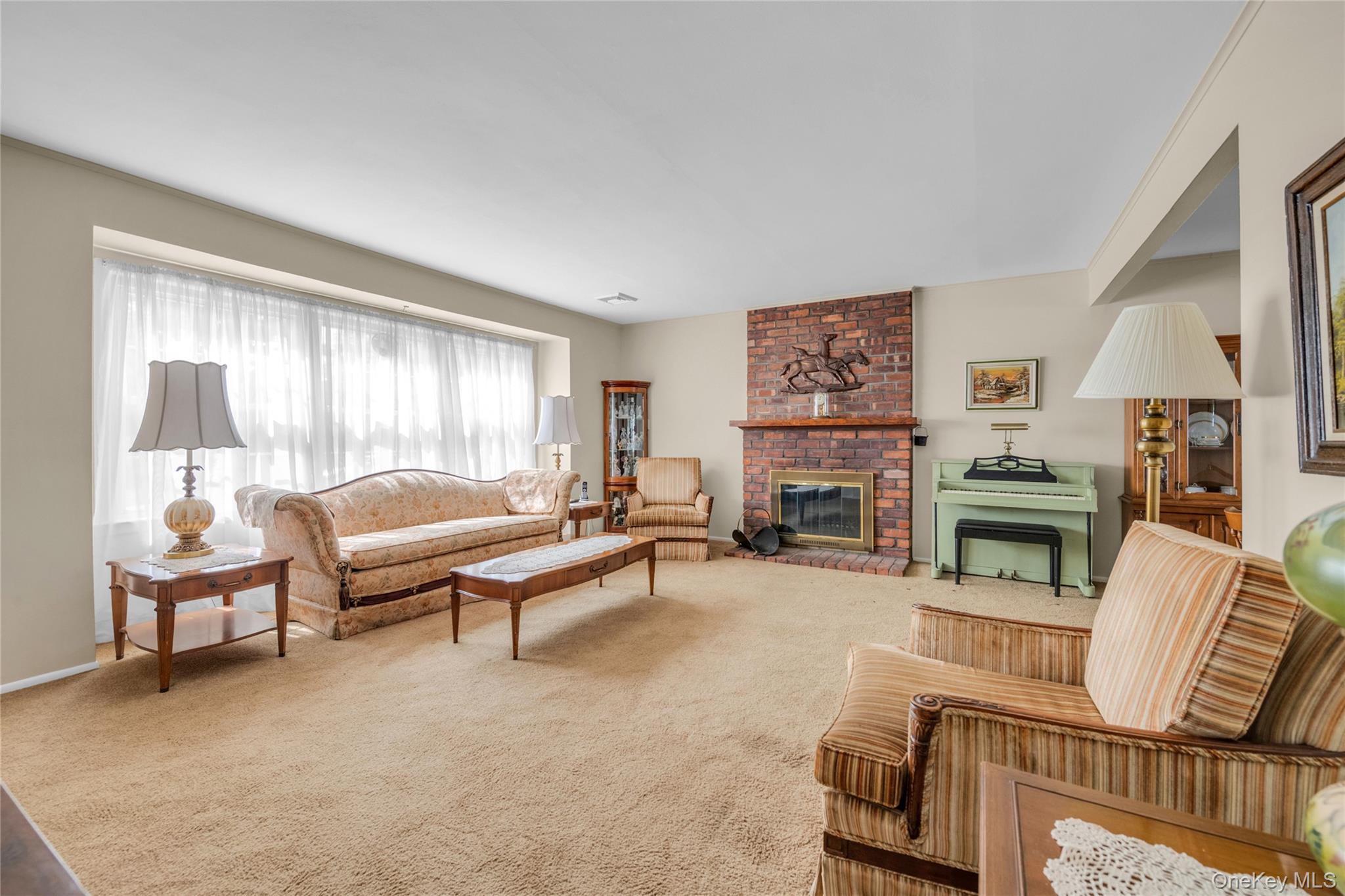 21 Farragut Road, Old Bethpage, NY 11804