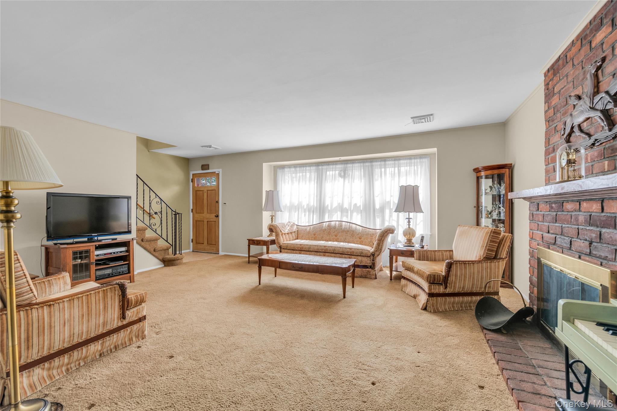 21 Farragut Road, Old Bethpage, NY 11804