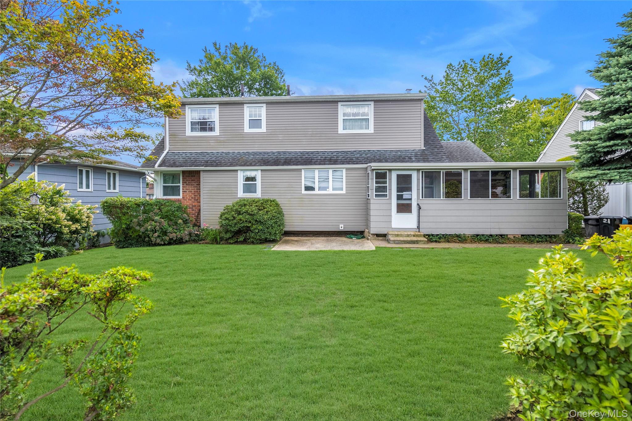 21 Farragut Road, Old Bethpage, NY 11804