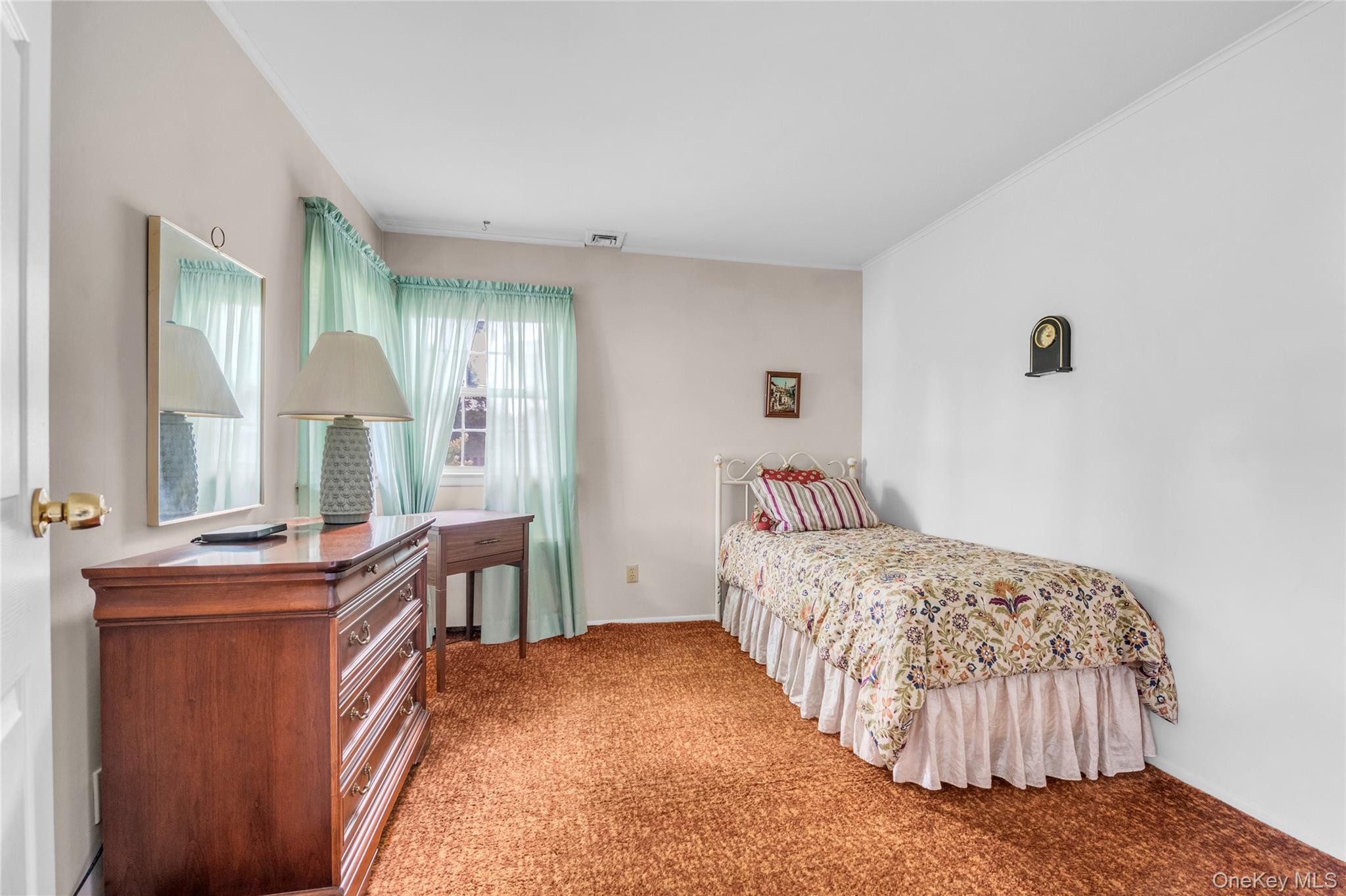 21 Farragut Road, Old Bethpage, NY 11804