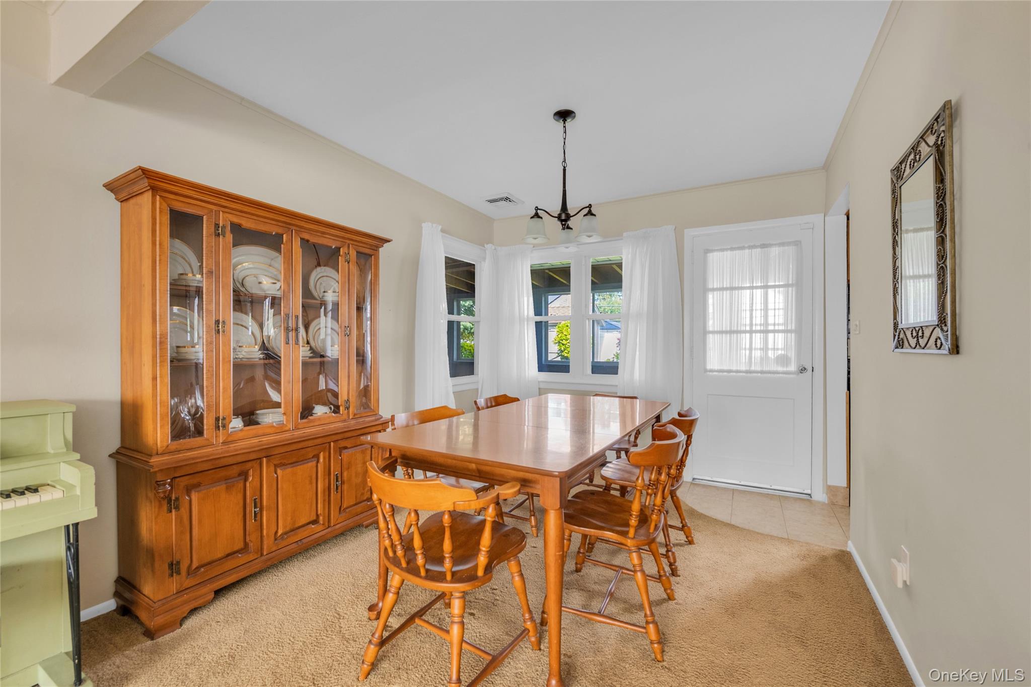 21 Farragut Road, Old Bethpage, NY 11804