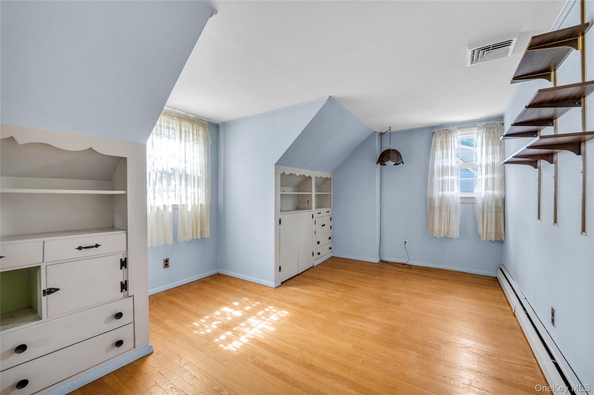 21 Farragut Road, Old Bethpage, NY 11804