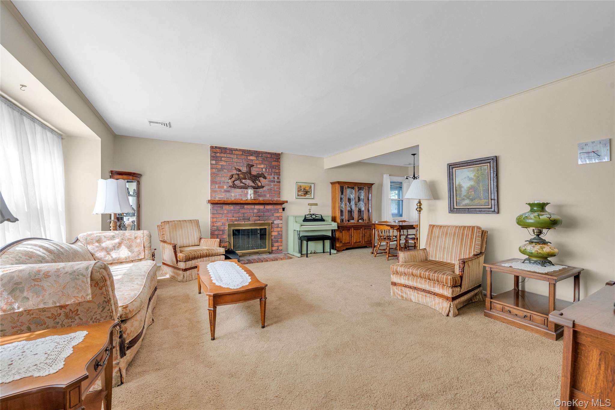 21 Farragut Road, Old Bethpage, NY 11804