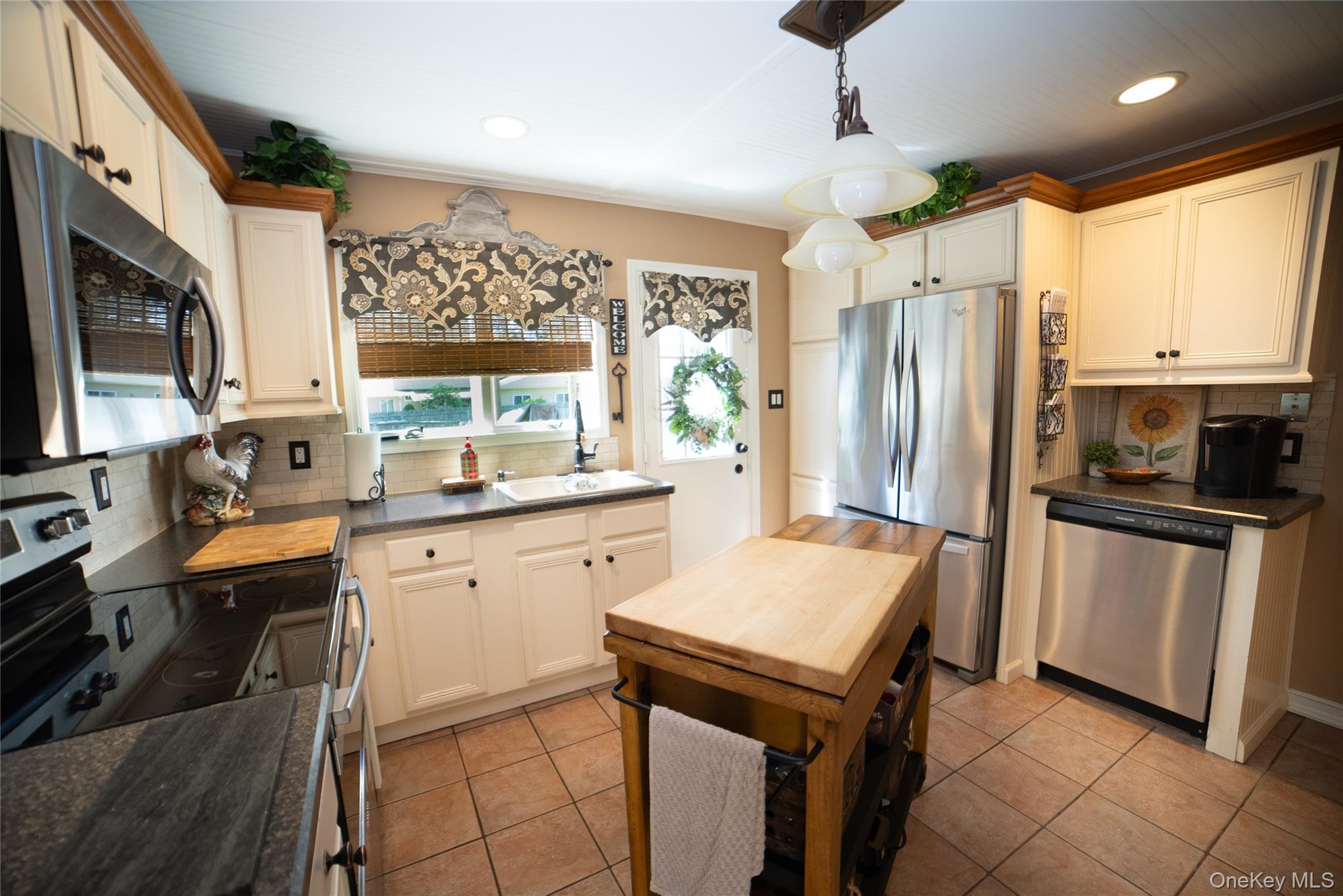 80 Heston Road, Shirley, NY 11967