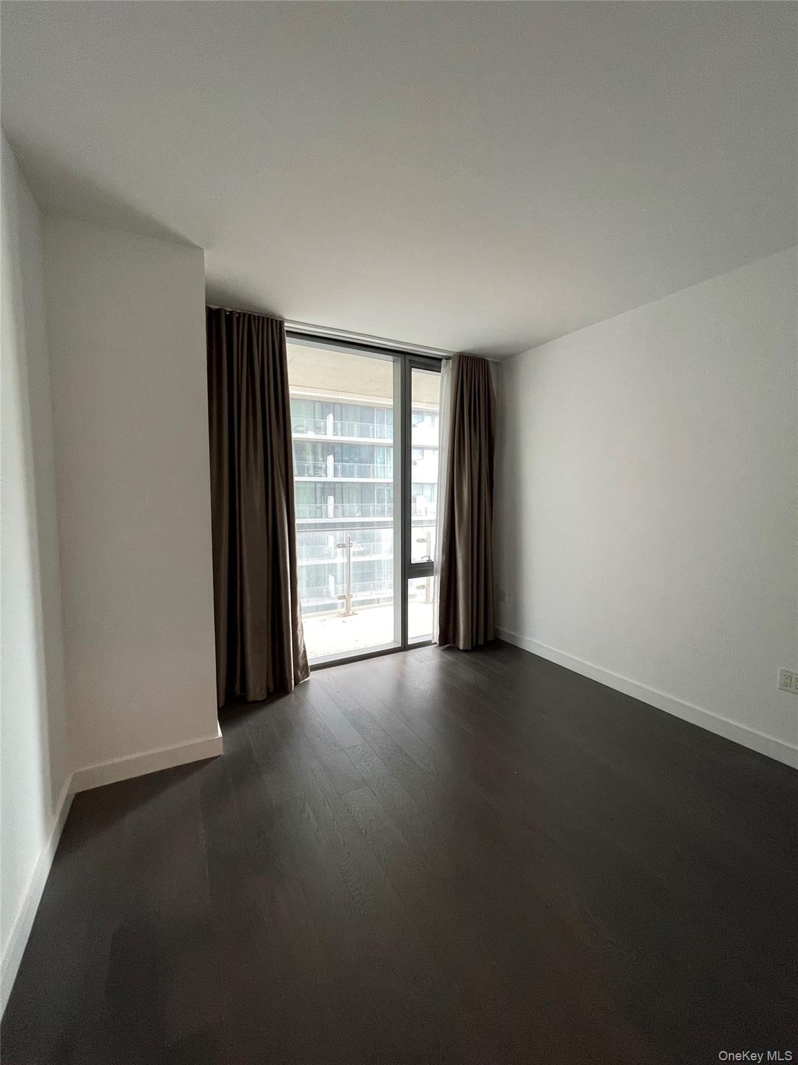 131-05 40th Road # 15M, Flushing, NY 11354