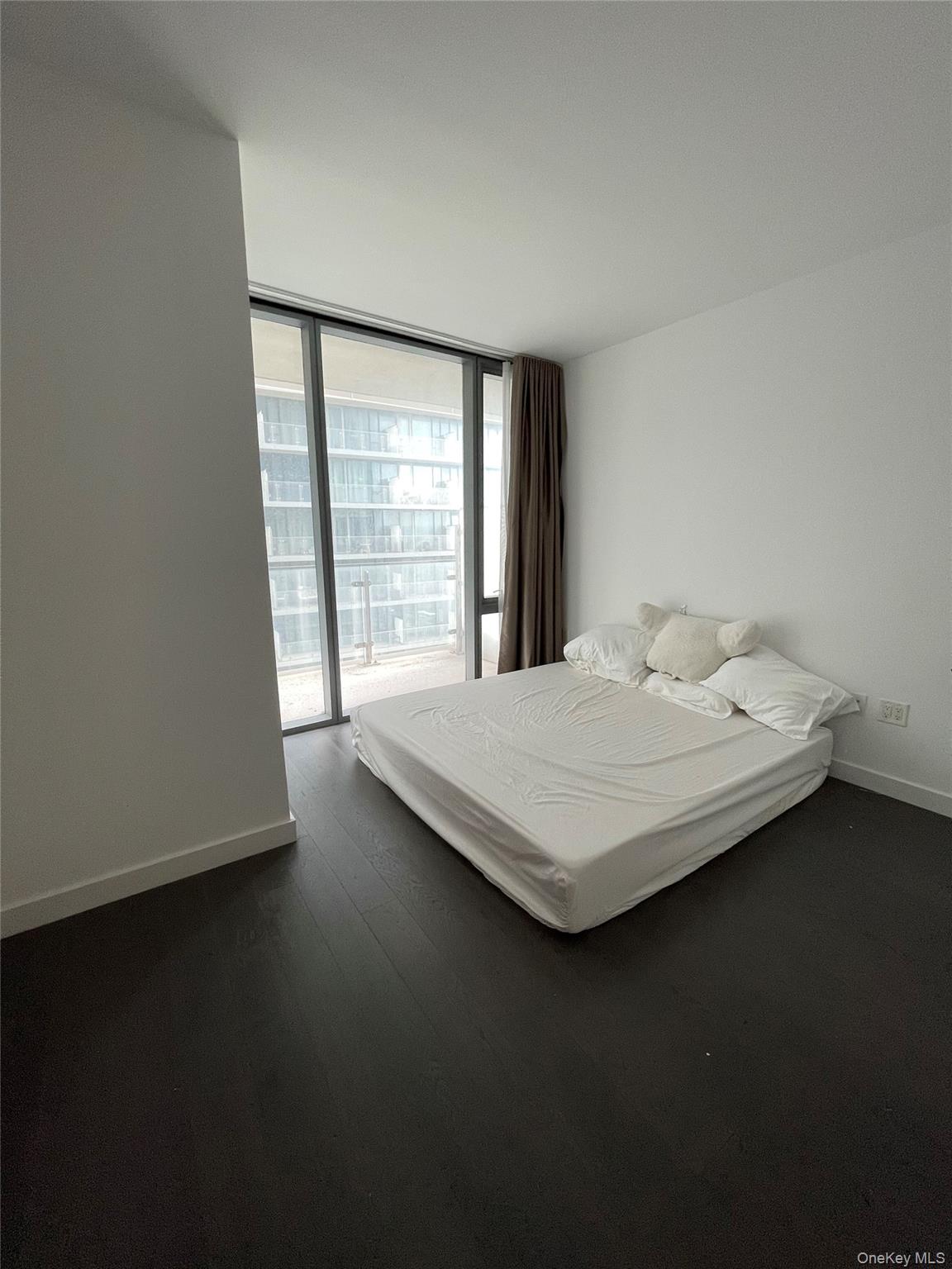 131-05 40th Road # 15M, Flushing, NY 11354