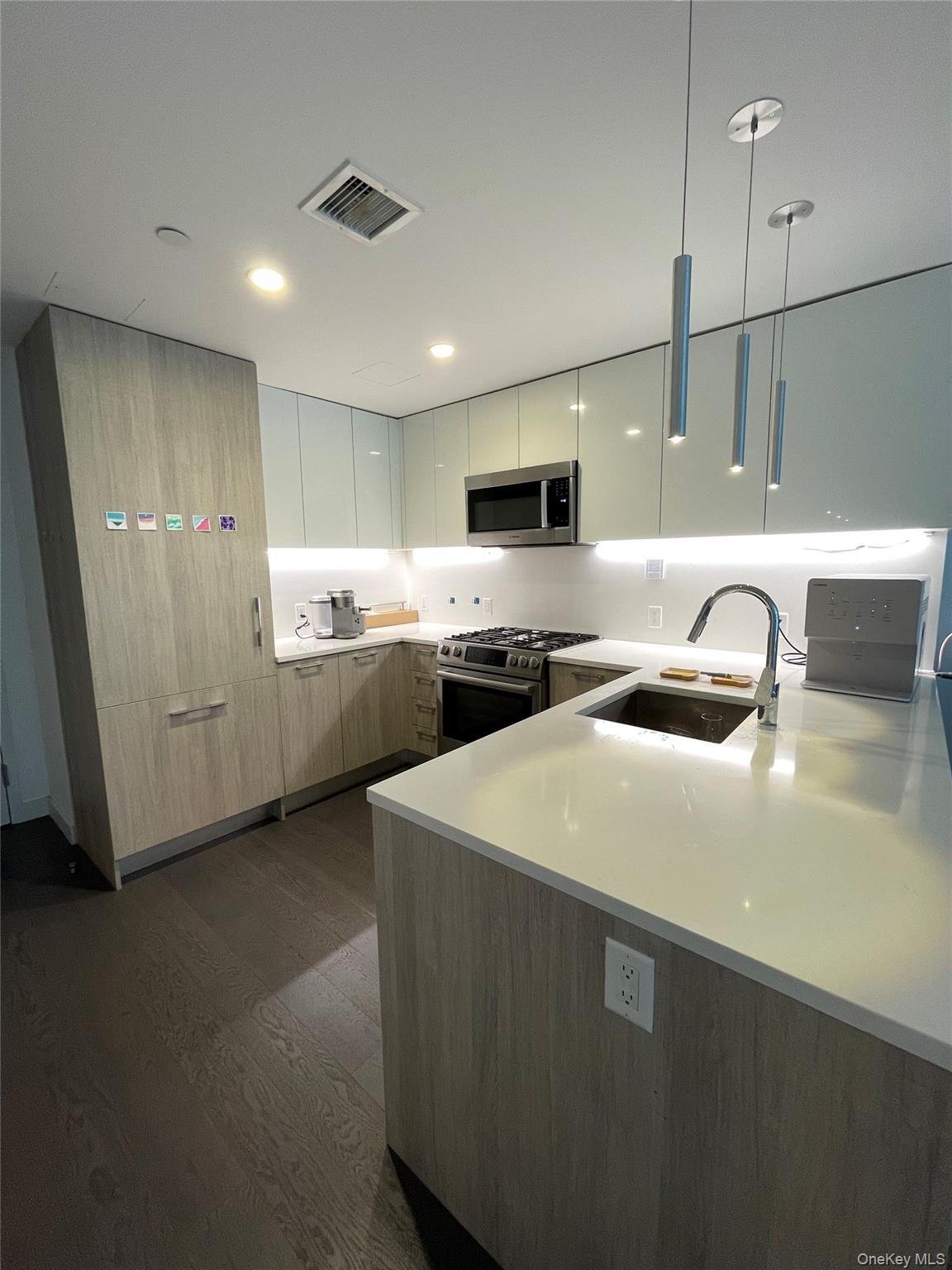 131-05 40th Road # 15M, Flushing, NY 11354