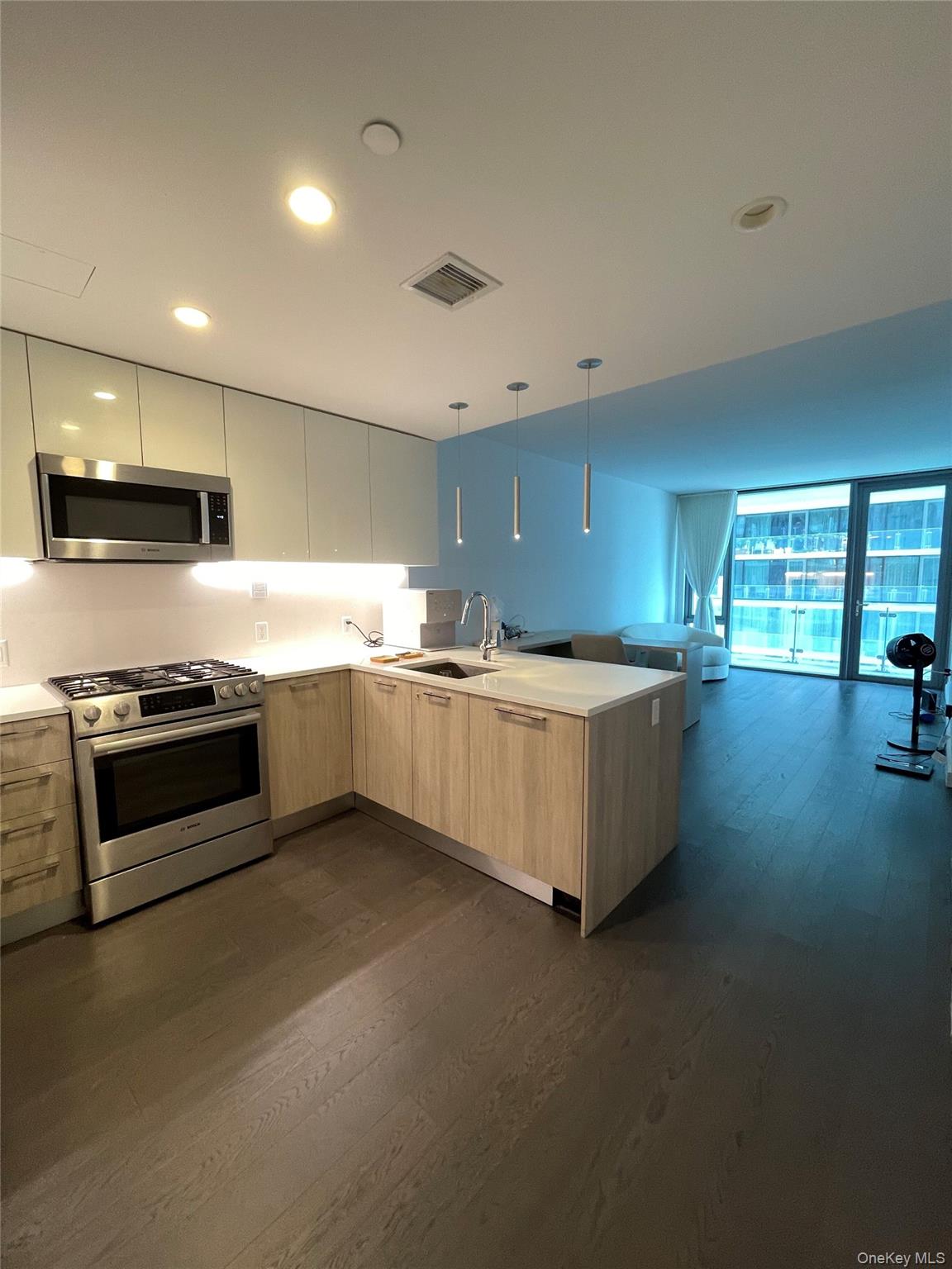 131-05 40th Road # 15M, Flushing, NY 11354