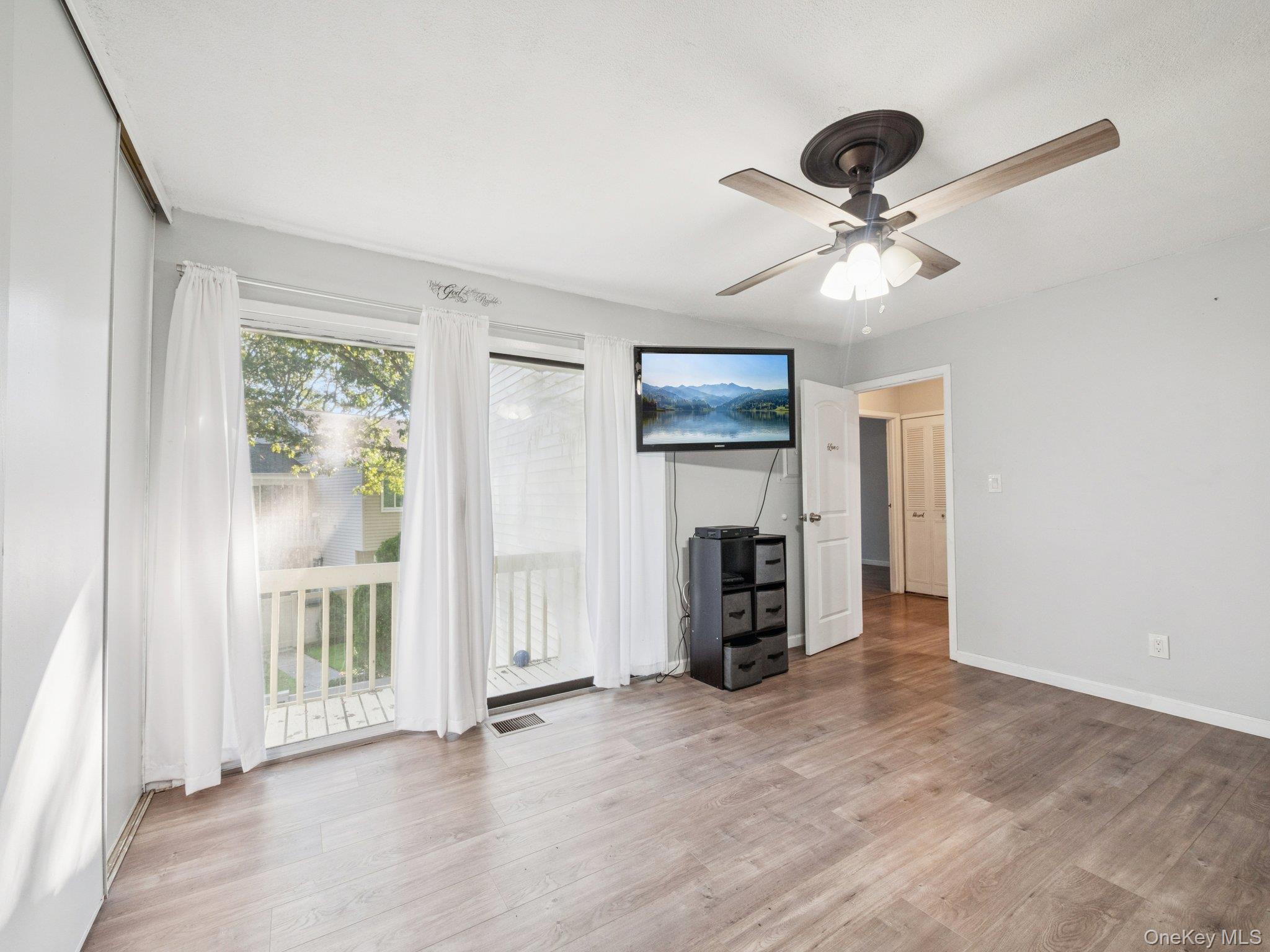 203 Springmeadow Drive # B, Holbrook, NY 11741