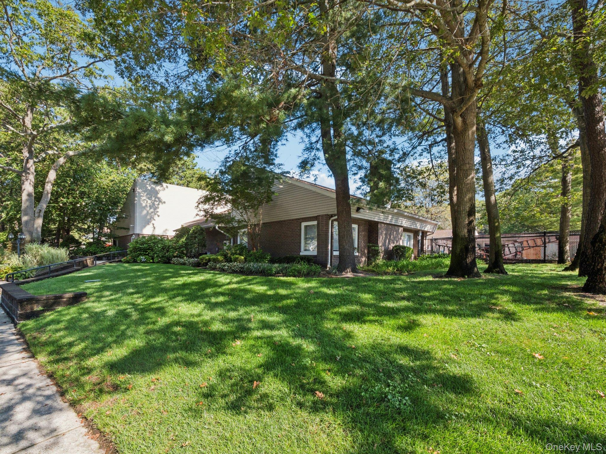 203 Springmeadow Drive # B, Holbrook, NY 11741