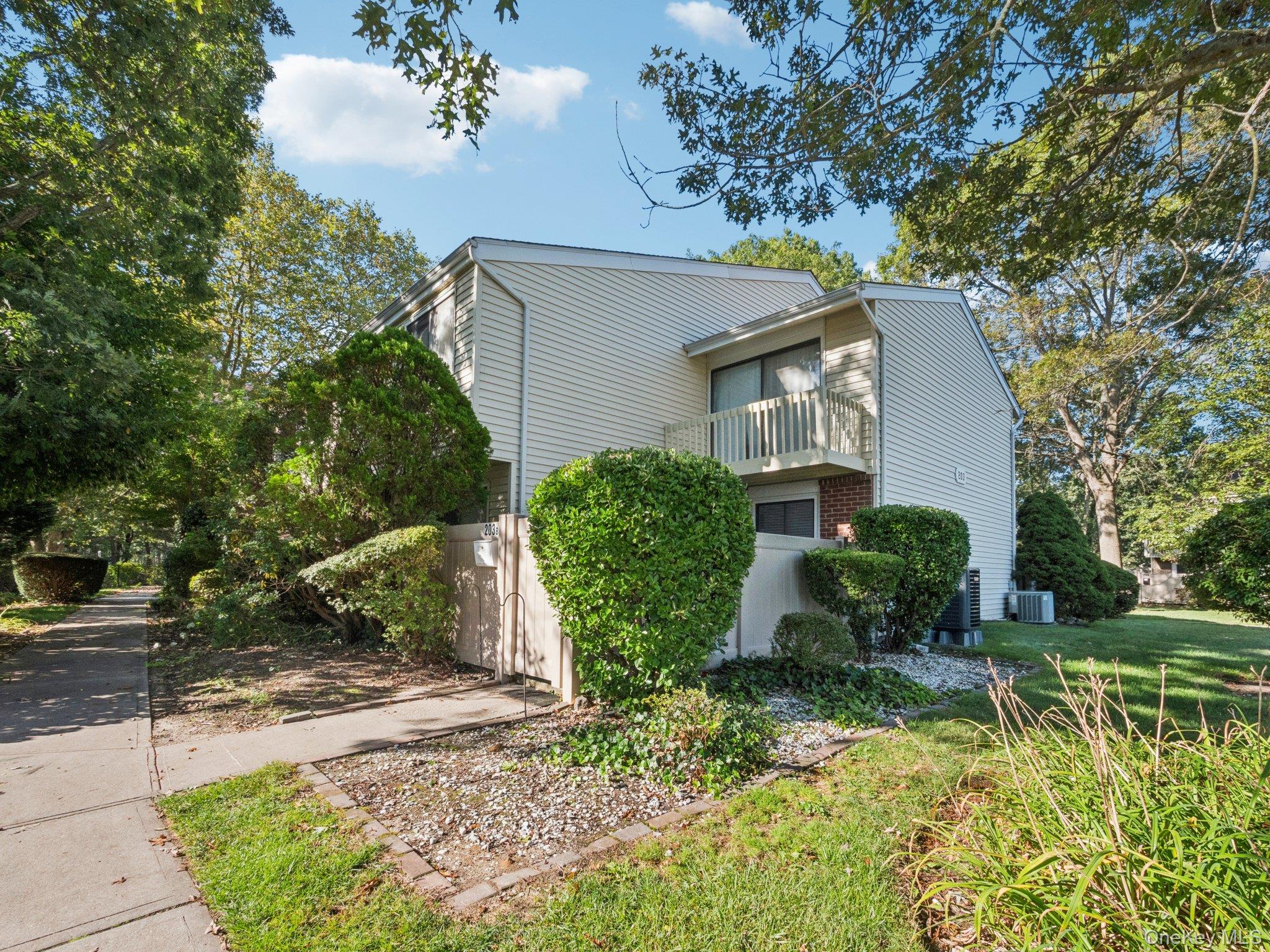 203 Springmeadow Drive # B, Holbrook, NY 11741