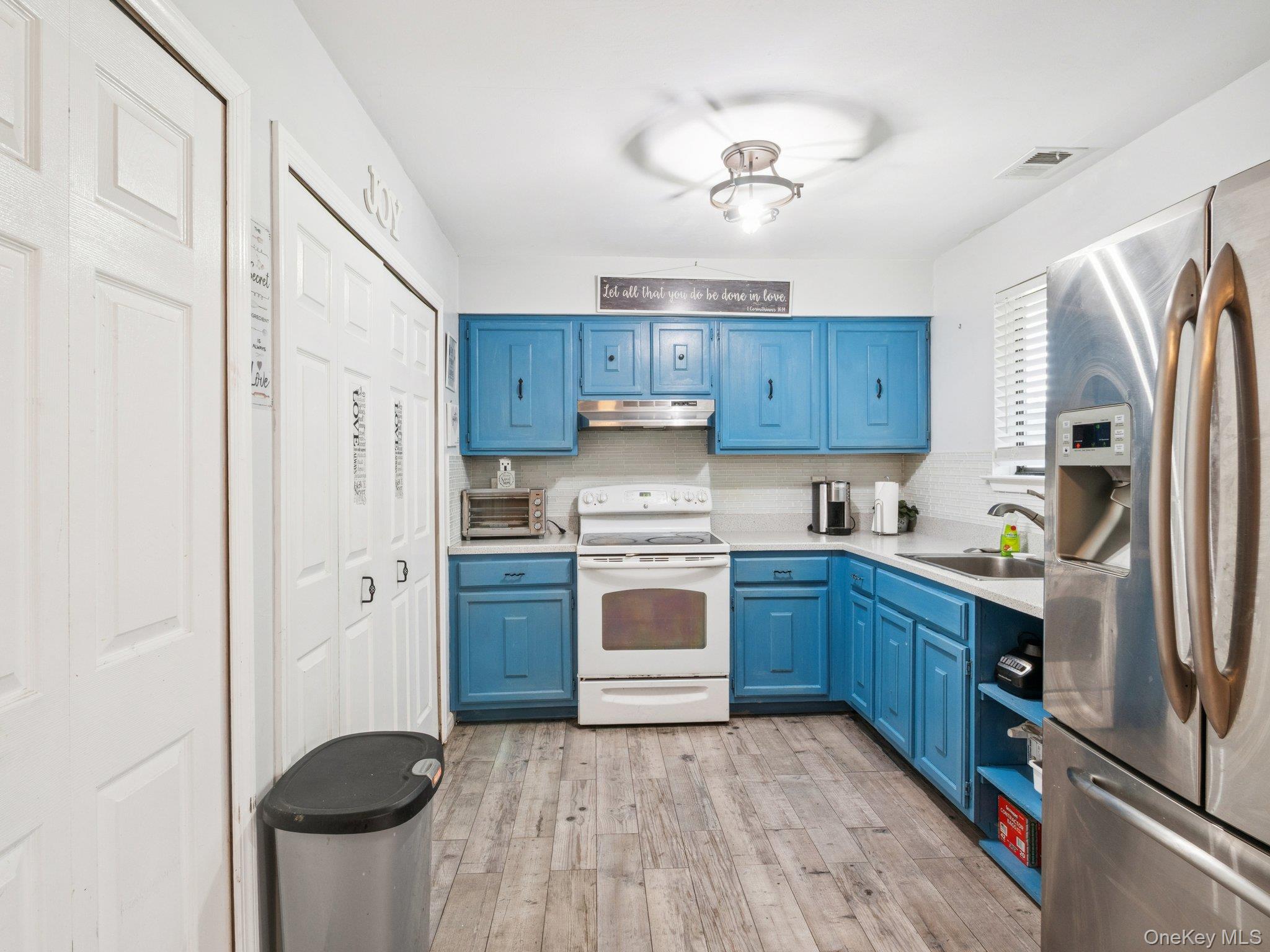 203 Springmeadow Drive # B, Holbrook, NY 11741