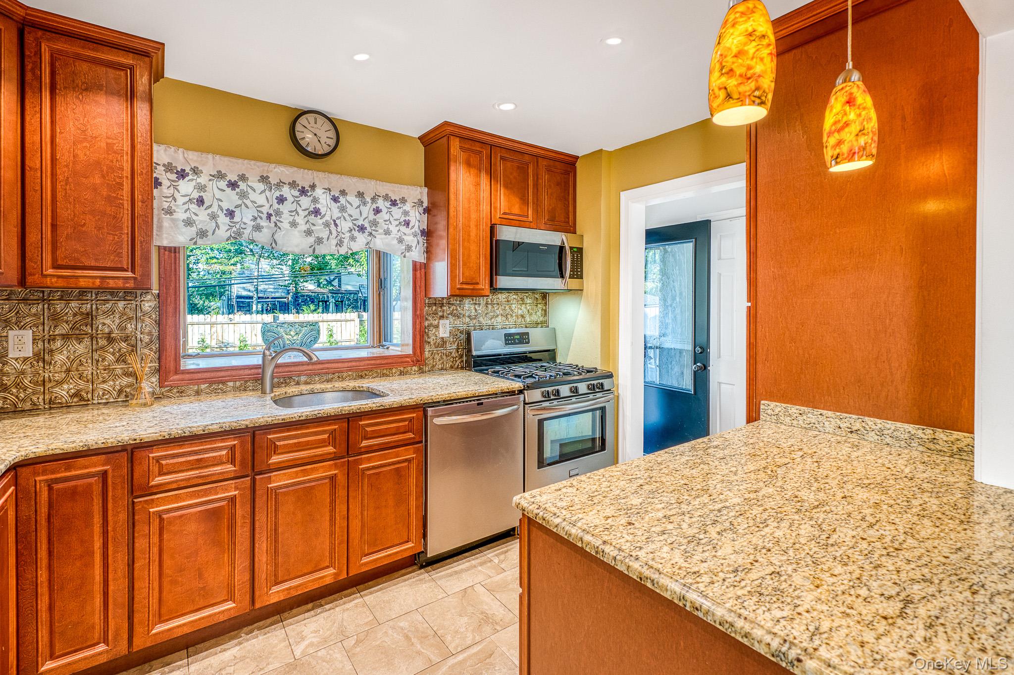 25 Greystone Road, Rockville Centre, NY 11570