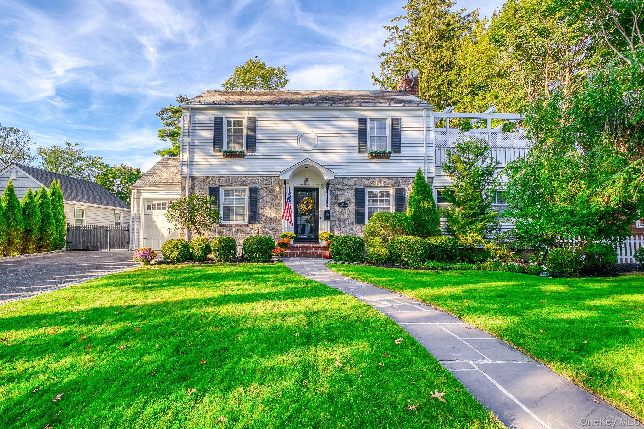 25 Greystone Road, Rockville Centre, NY 11570