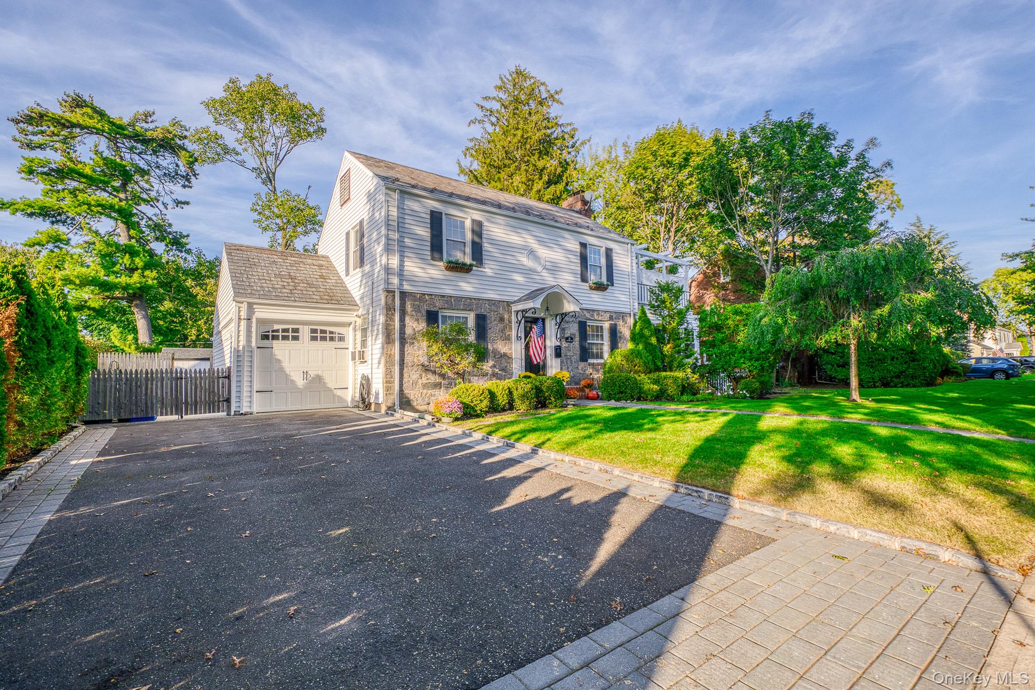 25 Greystone Road, Rockville Centre, NY 11570